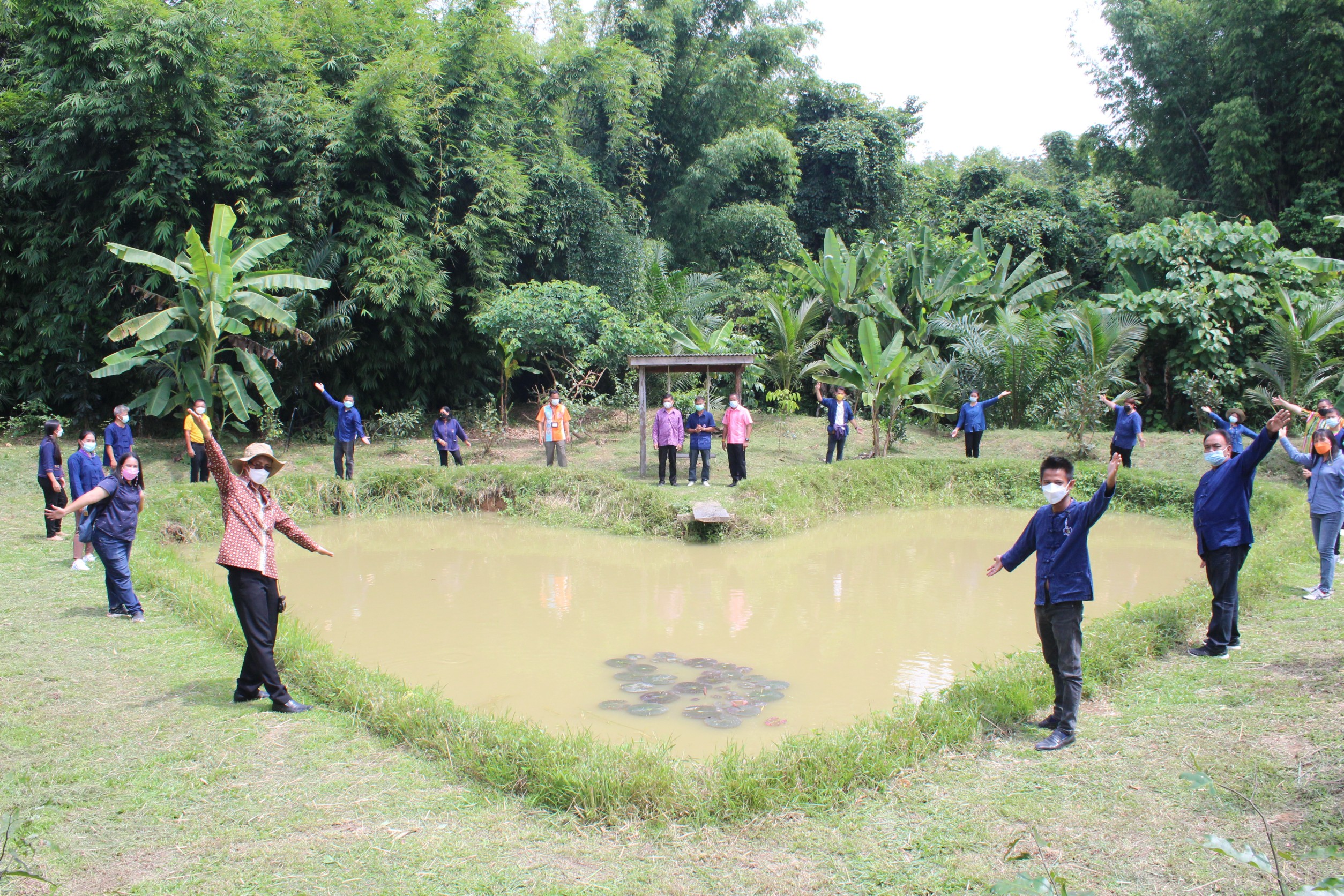 พช.สุราษฎร์ธานี ร่วมสนับสนุนการดำเนินโครงการเสริมสร้างและพัฒนาผู้นำการเปลี่ยนแปลง กิจกรรมถอดบทเรียนความสำเร็จของผู้นำการเปลี่ยนแปลง ตำบลบางสวรรค์ 