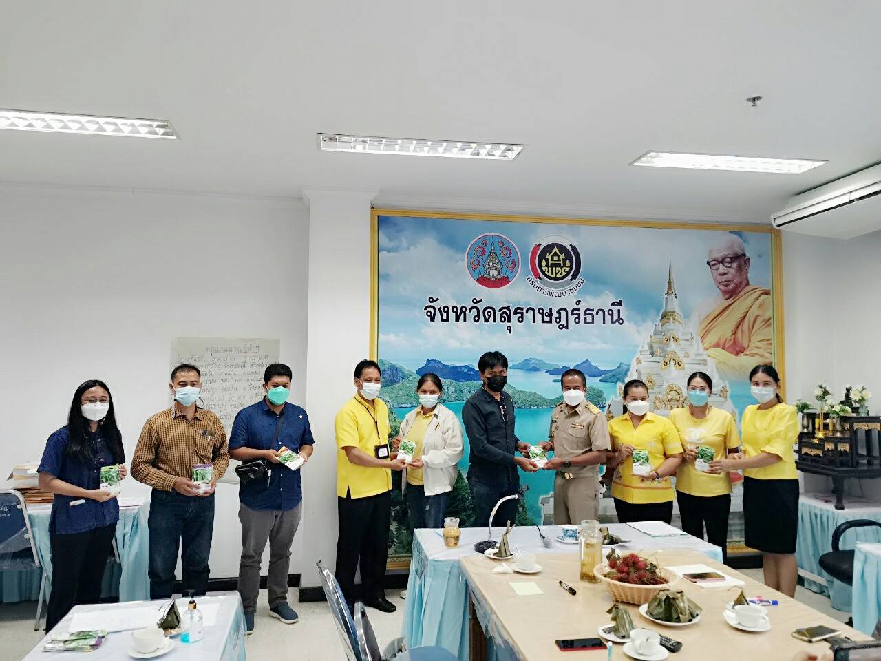 พช.สุราษฎร์ธานี  จัด “โครงการ  จัดตั้งศูนย์แบ่งปัน  76 ตำบล  ต้นแบบ”