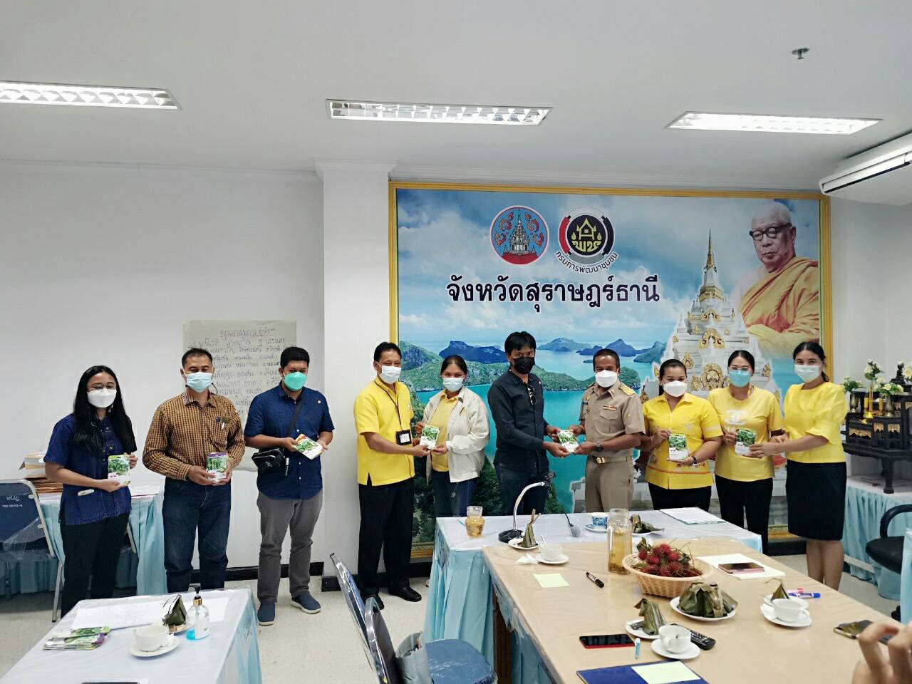 พช.สุราษฎร์ธานี  จัด “โครงการ  จัดตั้งศูนย์แบ่งปัน  76 ตำบล  ต้นแบบ”