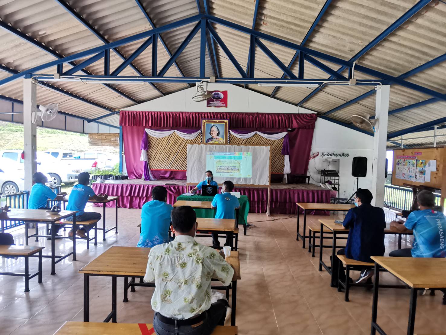 พช.สุราษฎร์ธานี  จัด “โครงการ  จัดตั้งศูนย์แบ่งปัน  76 ตำบล  ต้นแบบ”