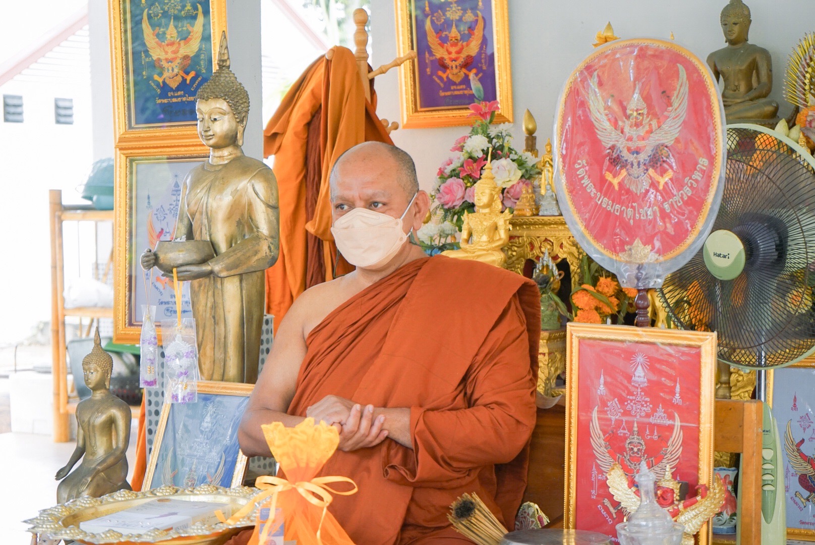 พช.สุราษฎร์ เข้ากราบนมัสการเกจิอาจารย์ชื่อดังของจังหวัดสุราษฎร์ธานี ทำพิธียันต์อักขระ