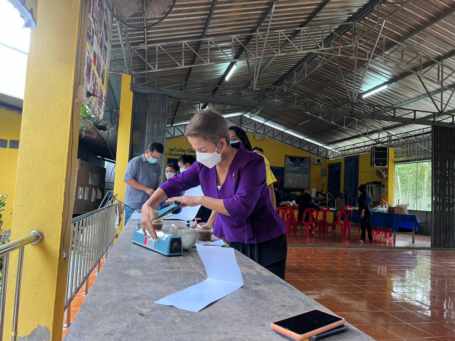 พช.จังหวัดสุราษฎร์ธานี ลงพื้นที่ติดตามความก้าวหน้าโครงการพัฒนาศักยภาพผู้ประกอบการสู่ยุค 4.0