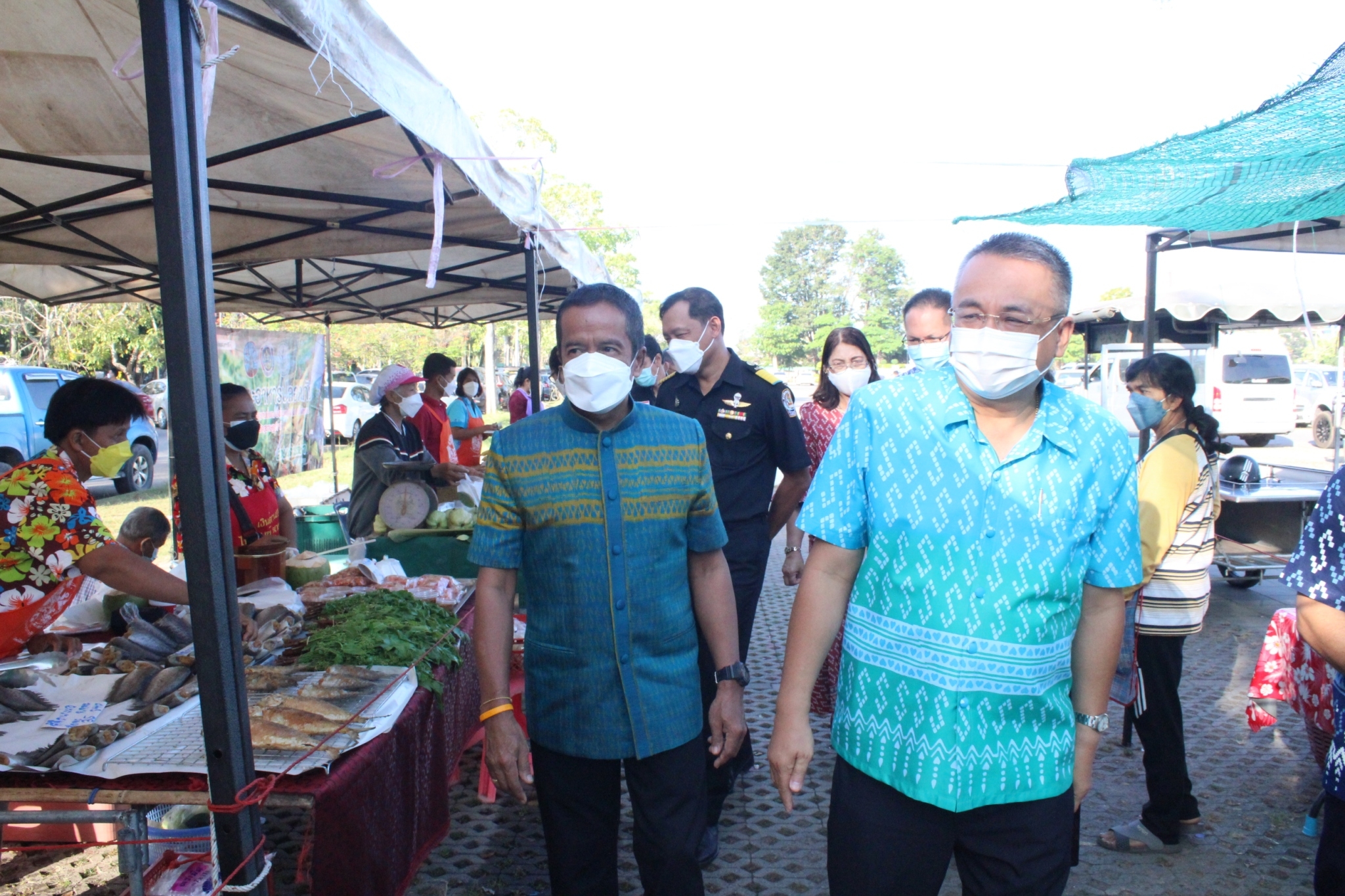 จังหวัดสุราษฎร์ธานี สู้วิกฤติ ”ของแพง” จัดตลาดนัดประชารัฐ คนไทยยิ้มได้ ลดค่าใช้จ่ายพี่น้องประชาชน
