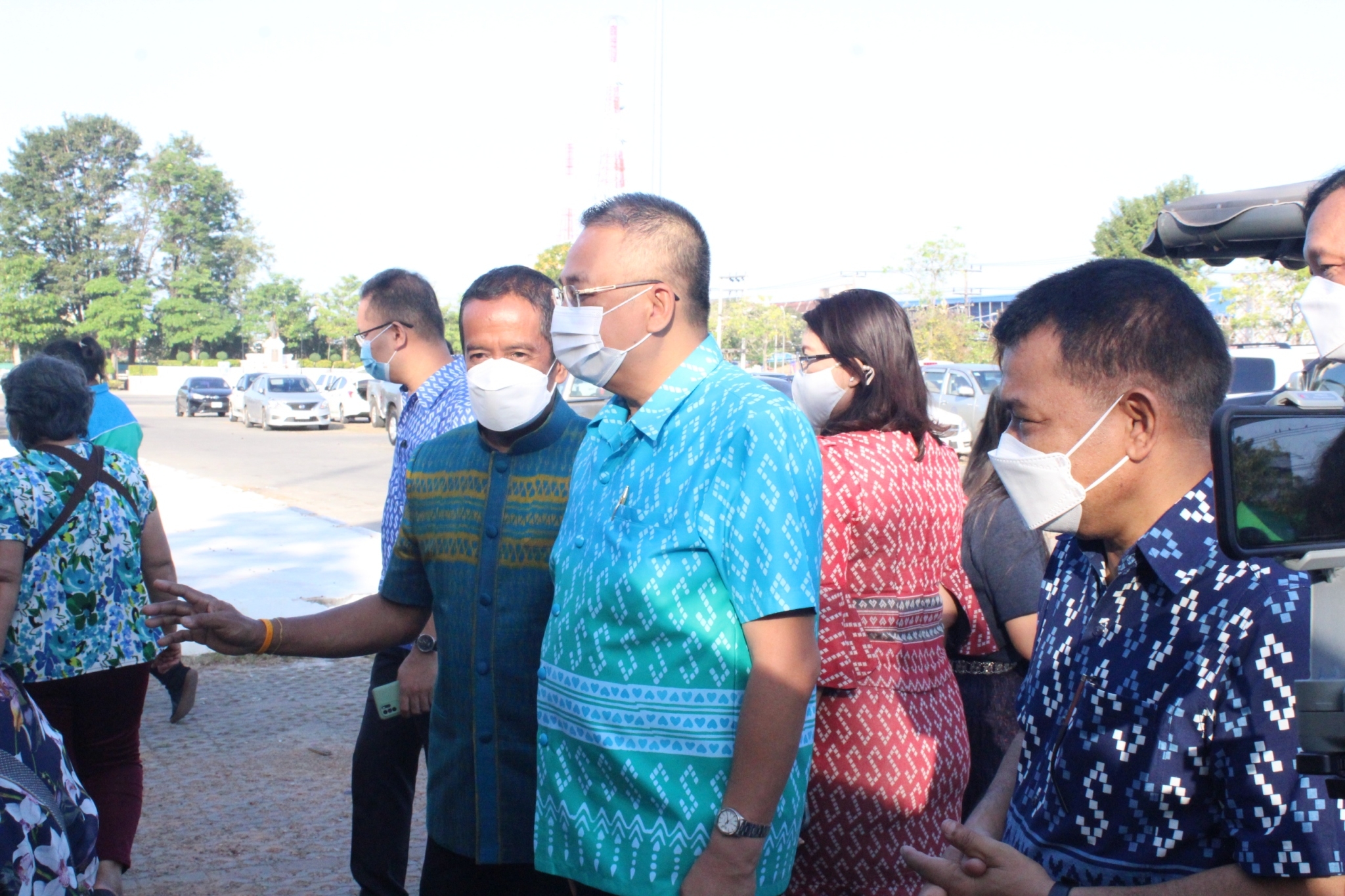 จังหวัดสุราษฎร์ธานี สู้วิกฤติ ”ของแพง” จัดตลาดนัดประชารัฐ คนไทยยิ้มได้ ลดค่าใช้จ่ายพี่น้องประชาชน