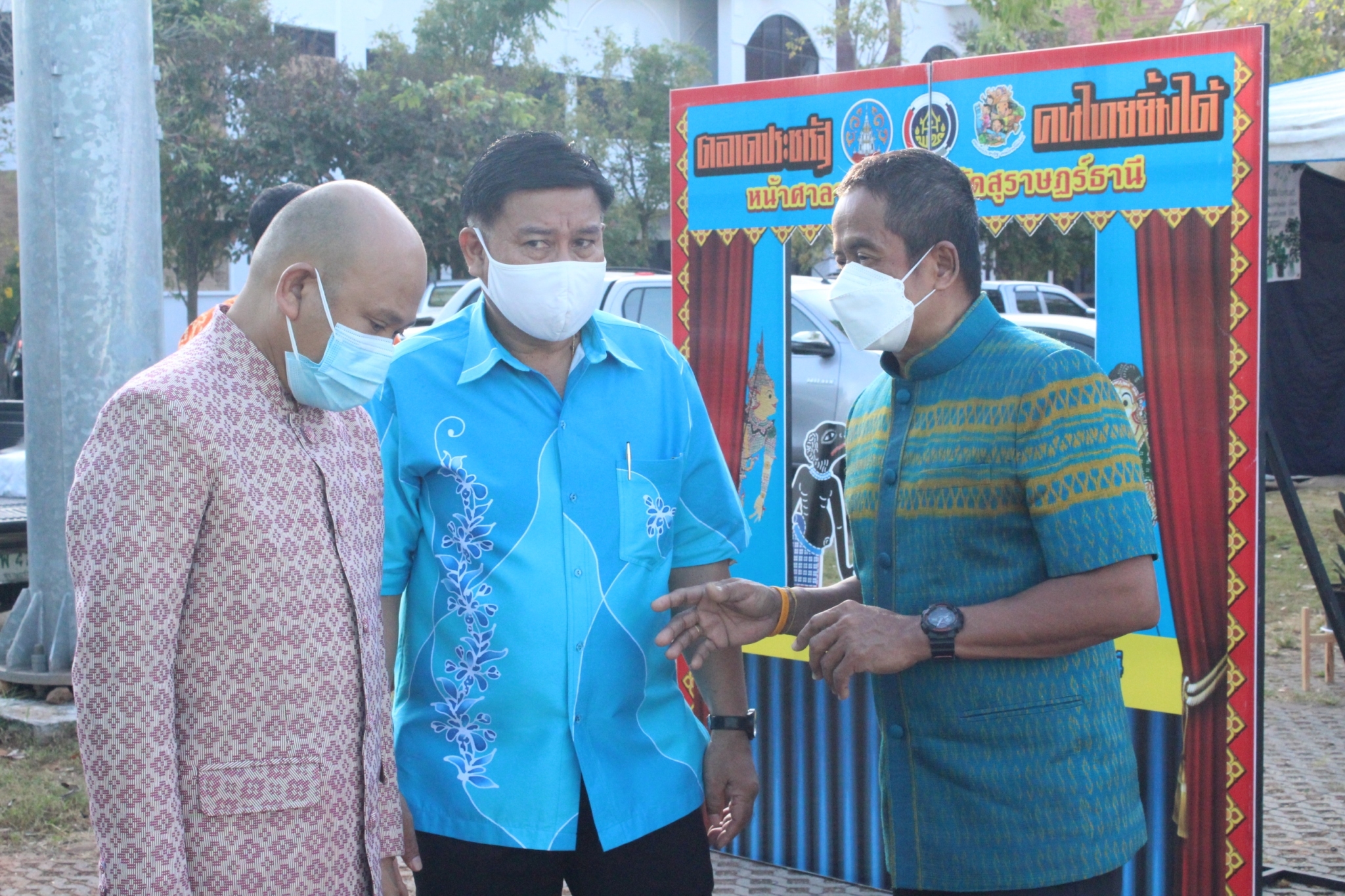 จังหวัดสุราษฎร์ธานี สู้วิกฤติ ”ของแพง” จัดตลาดนัดประชารัฐ คนไทยยิ้มได้ ลดค่าใช้จ่ายพี่น้องประชาชน