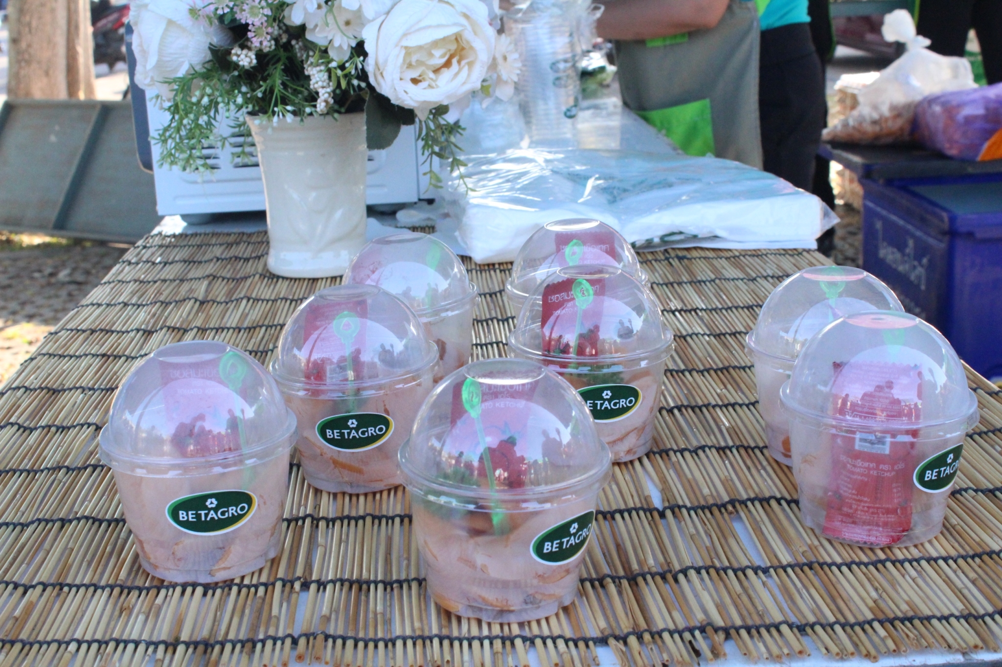 จังหวัดสุราษฎร์ธานี สู้วิกฤติ ”ของแพง” จัดตลาดนัดประชารัฐ คนไทยยิ้มได้ ลดค่าใช้จ่ายพี่น้องประชาชน