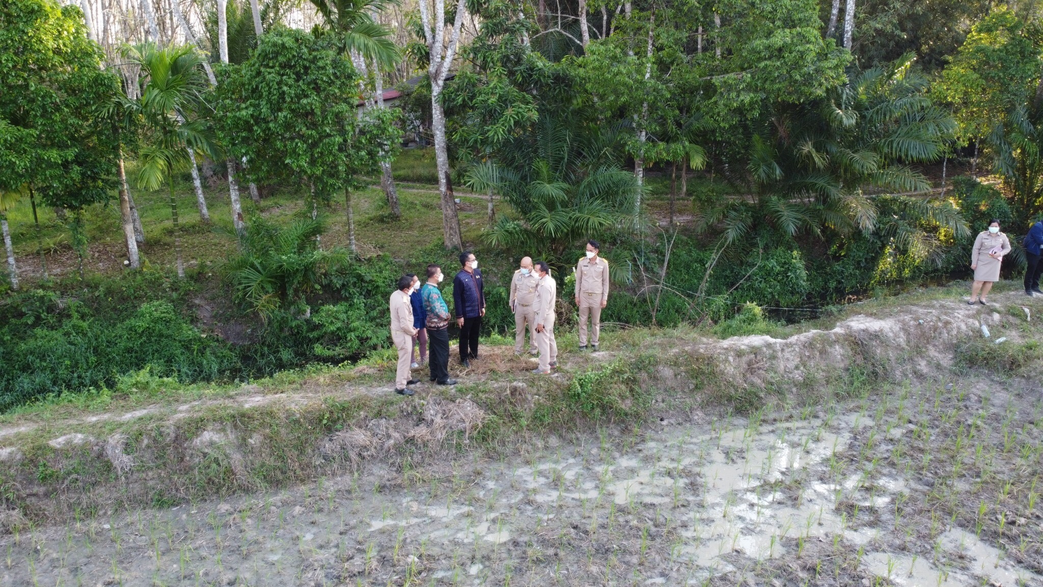 พช.สุราษฎร์ฯ ร่วมประชุมกับผู้ตรวจราชการกระทรวงมหาดไทย เขตตรวจราชการที่ 5 ลงพื้นที่ติดตามการผลดำเนินงานอย่างใกล้ชิด