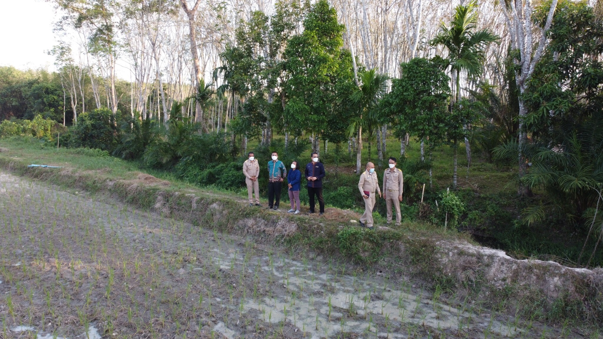พช.สุราษฎร์ฯ ร่วมประชุมกับผู้ตรวจราชการกระทรวงมหาดไทย เขตตรวจราชการที่ 5 ลงพื้นที่ติดตามการผลดำเนินงานอย่างใกล้ชิด