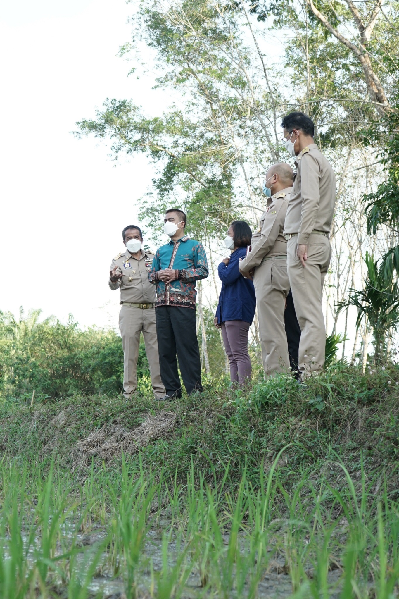 พช.สุราษฎร์ฯ ร่วมประชุมกับผู้ตรวจราชการกระทรวงมหาดไทย เขตตรวจราชการที่ 5 ลงพื้นที่ติดตามการผลดำเนินงานอย่างใกล้ชิด
