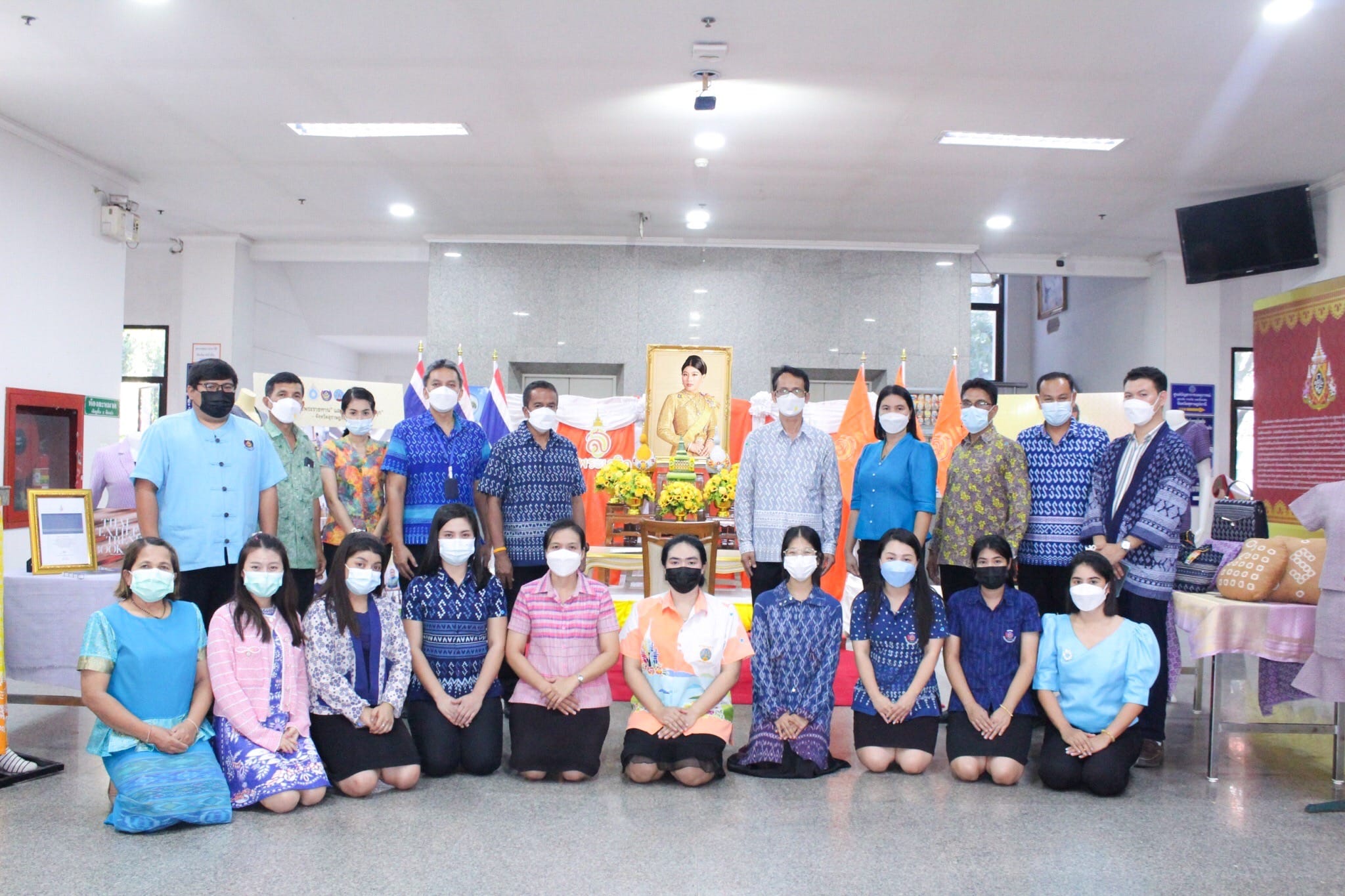 พช.สุราษฎร์ฯ จัดนิทรรศการ “ผ้าไทย” เนื่องในโอกาสวันคล้ายวันประสูติ สมเด็จพระเจ้าลูกเธอเจ้าฟ้าสิริวัณณวรี นารีรัตนราชกัญญา