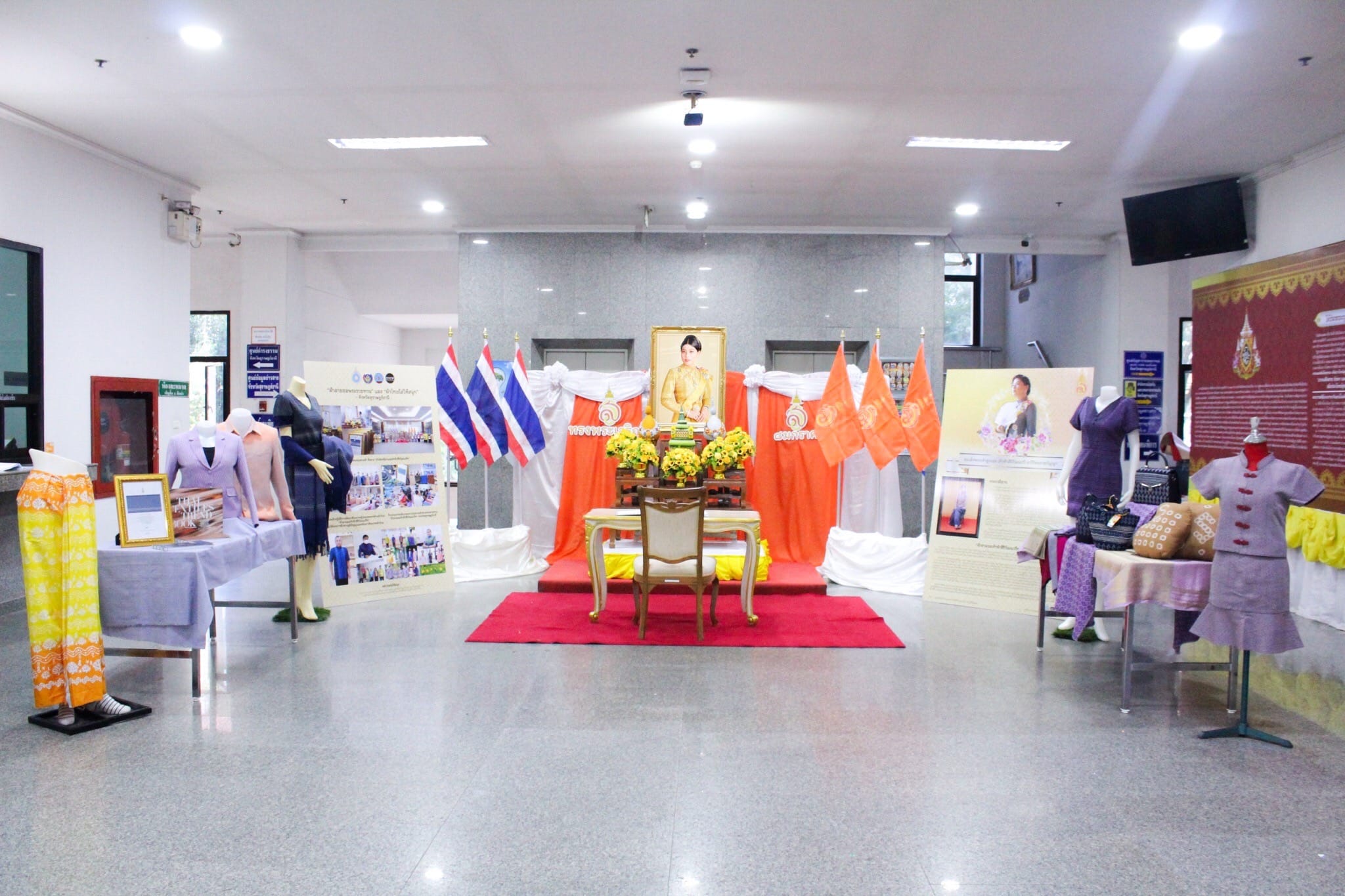 พช.สุราษฎร์ฯ จัดนิทรรศการ “ผ้าไทย” เนื่องในโอกาสวันคล้ายวันประสูติ สมเด็จพระเจ้าลูกเธอเจ้าฟ้าสิริวัณณวรี นารีรัตนราชกัญญา