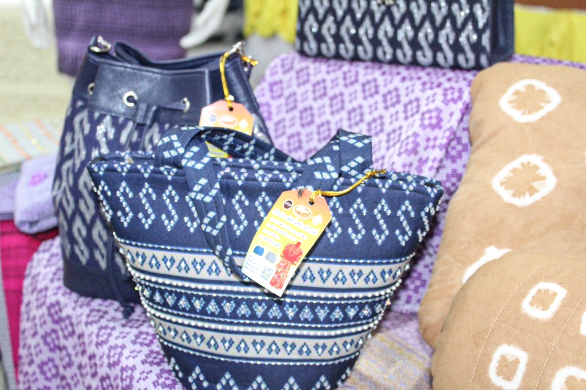 พช.สุราษฎร์ฯ จัดนิทรรศการ “ผ้าไทย” เนื่องในโอกาสวันคล้ายวันประสูติ สมเด็จพระเจ้าลูกเธอเจ้าฟ้าสิริวัณณวรี นารีรัตนราชกัญญา