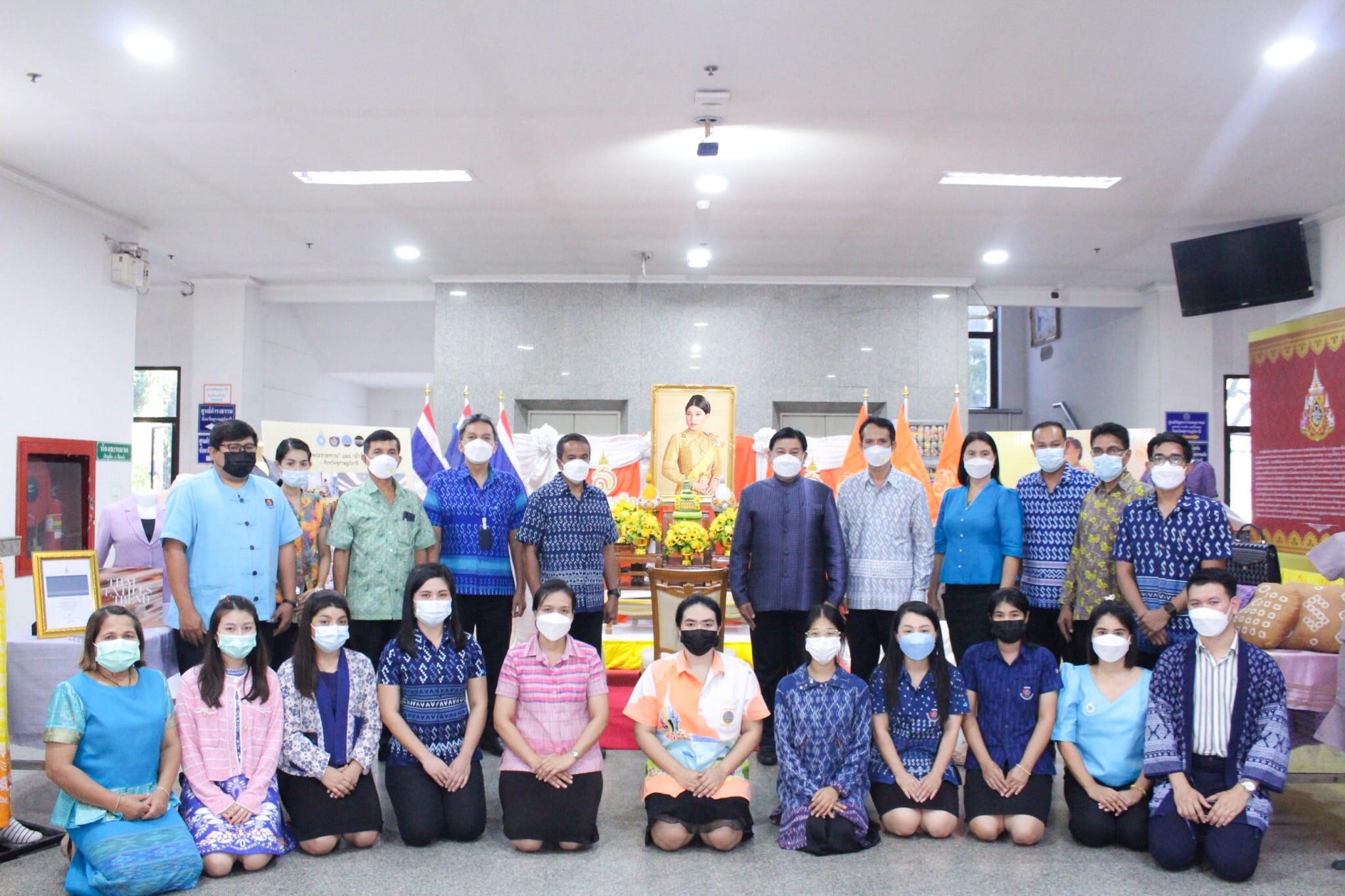 พช.สุราษฎร์ฯ จัดนิทรรศการ “ผ้าไทย” เนื่องในโอกาสวันคล้ายวันประสูติ สมเด็จพระเจ้าลูกเธอเจ้าฟ้าสิริวัณณวรี นารีรัตนราชกัญญา