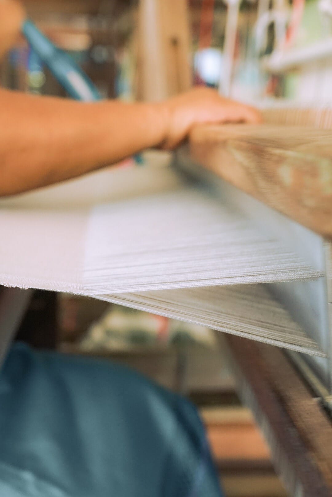 นายกเหล่ากาชาดจังหวัดสุราษฎร์ธานี และคณะ ลงพื้นที่กลุ่มทอผ้าบ้านท่านหญิง อ.วิภาวดี จ.สุราษฎร์ธานี ให้กำลังใจกลุ่มทอผ้าภายใต้โครงการ “สืบสาน อนุรักษ์ศิลป์ผ้าถิ่นไทย ดำรงไว้ในแผ่นดิน”