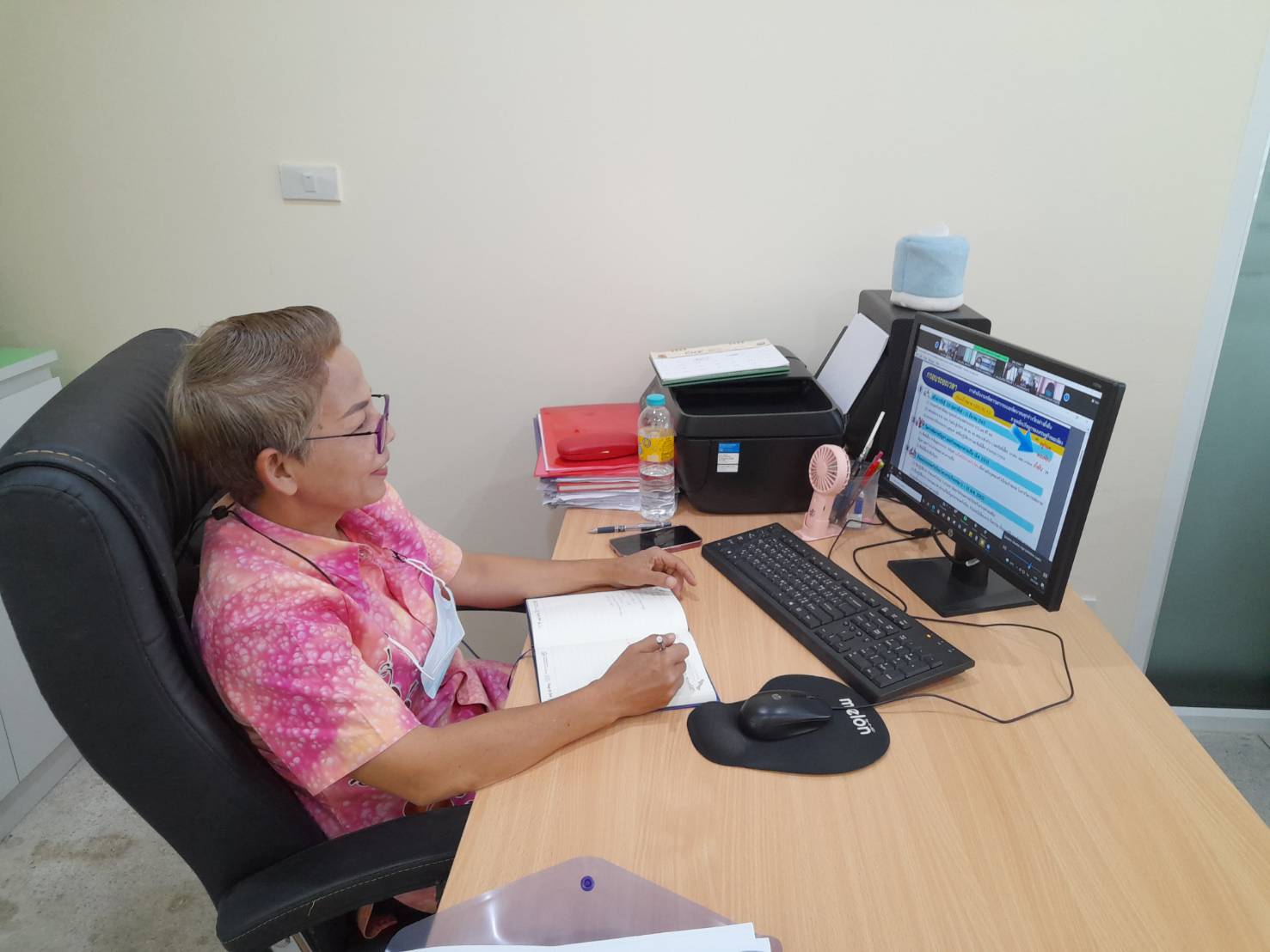 พช.สุราษฎร์ฯ ฟอร์มทีมไม่ยั้ง…ร่วมประชุมเร่งรัดขับเคลื่อนการดำเนินงานขจัดความยากจนและพัฒนาคนทุกช่วงวัยอย่างยั่งยืนในระดับพื้นที่ เขตตรวจราชการที่ 5 และ 18 กับผู้ ตรวจการกรมการพัฒนาชุมชน