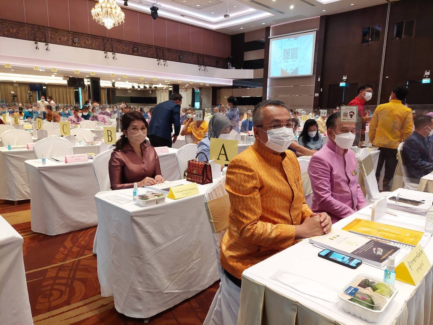 ผู้ว่าราชการจังหวัดสุราษฎร์ธานี ร่วมประชุมเชิงปฏิบัติการเพื่อซักซ้อมแนวทางการขับเคลื่อน ศูนย์อำนวยการขจัดความยากจนและพัฒนาคนทุกช่วงวัยอย่างยั่งยืนตามหลักปรัชญาของเศรษฐกิจพอเพียง (ศจพ.) ในระดับพื้นที่ ณ อำเภอหาดใหญ่ จังหวัดสงขลา