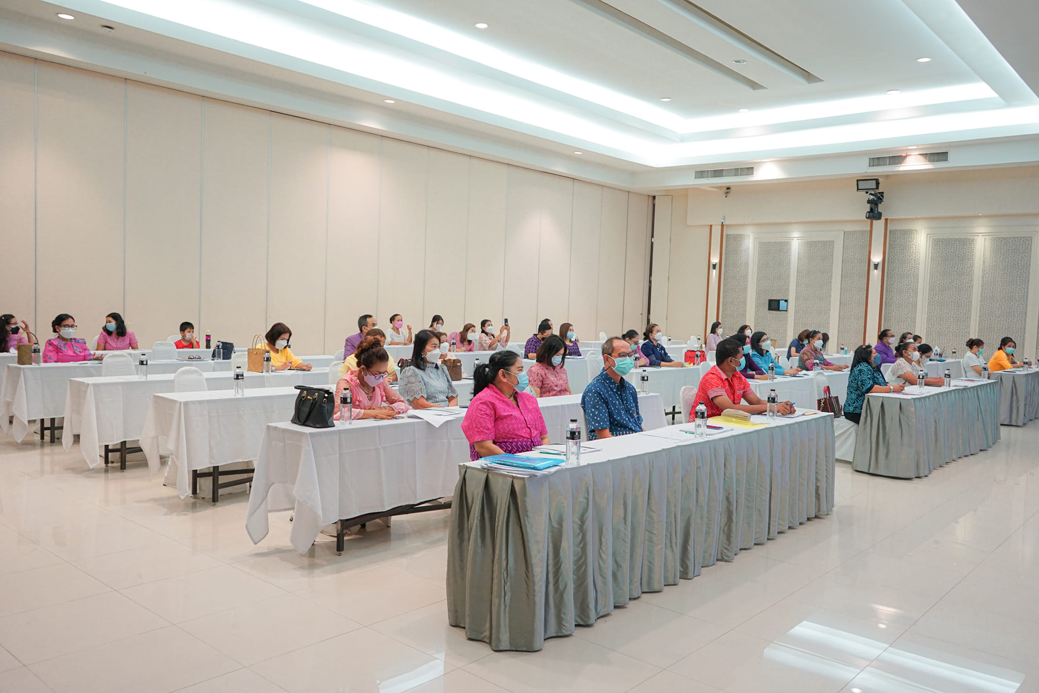 พช.สุราษฎร์ฯ จัดโครงการพัฒนาระบบบริหารจัดการกองทุนและการประเมินผลทุนหมุนเวียนกองทุนพัฒนาบทบาทสตรี ณ โรงแรมนิภากาเด้น จ.สุราษฎร์ธานี