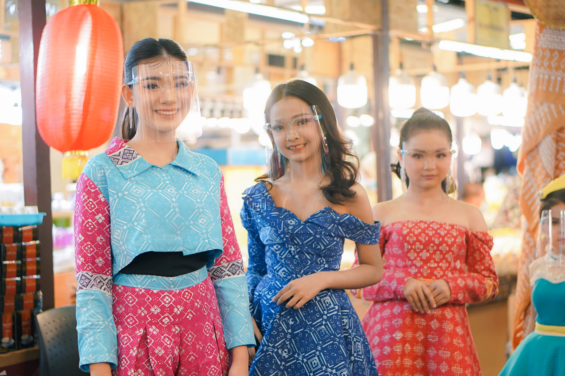 งาน “OTOP ทั่วไทย ร่วมใจสู่สุราษฎร์ธานี” ยกทัพสินค้า OTOP ชื่อดังจากทั่วประเทศมาไว้ที่เดียว อาหาร ของใช้ เสื้อผ้า เครื่องประดับ กว่า 80 บูท