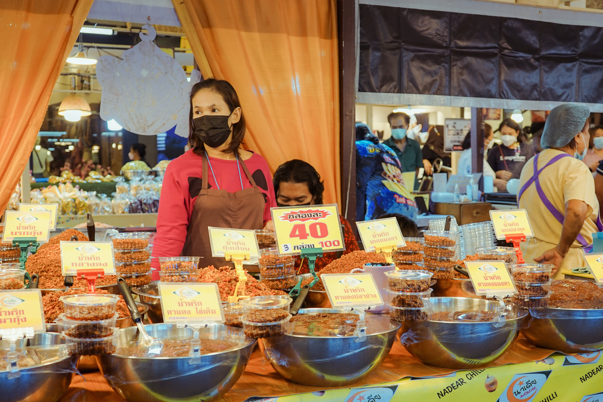 งาน “OTOP ทั่วไทย ร่วมใจสู่สุราษฎร์ธานี” ยกทัพสินค้า OTOP ชื่อดังจากทั่วประเทศมาไว้ที่เดียว อาหาร ของใช้ เสื้อผ้า เครื่องประดับ กว่า 80 บูท