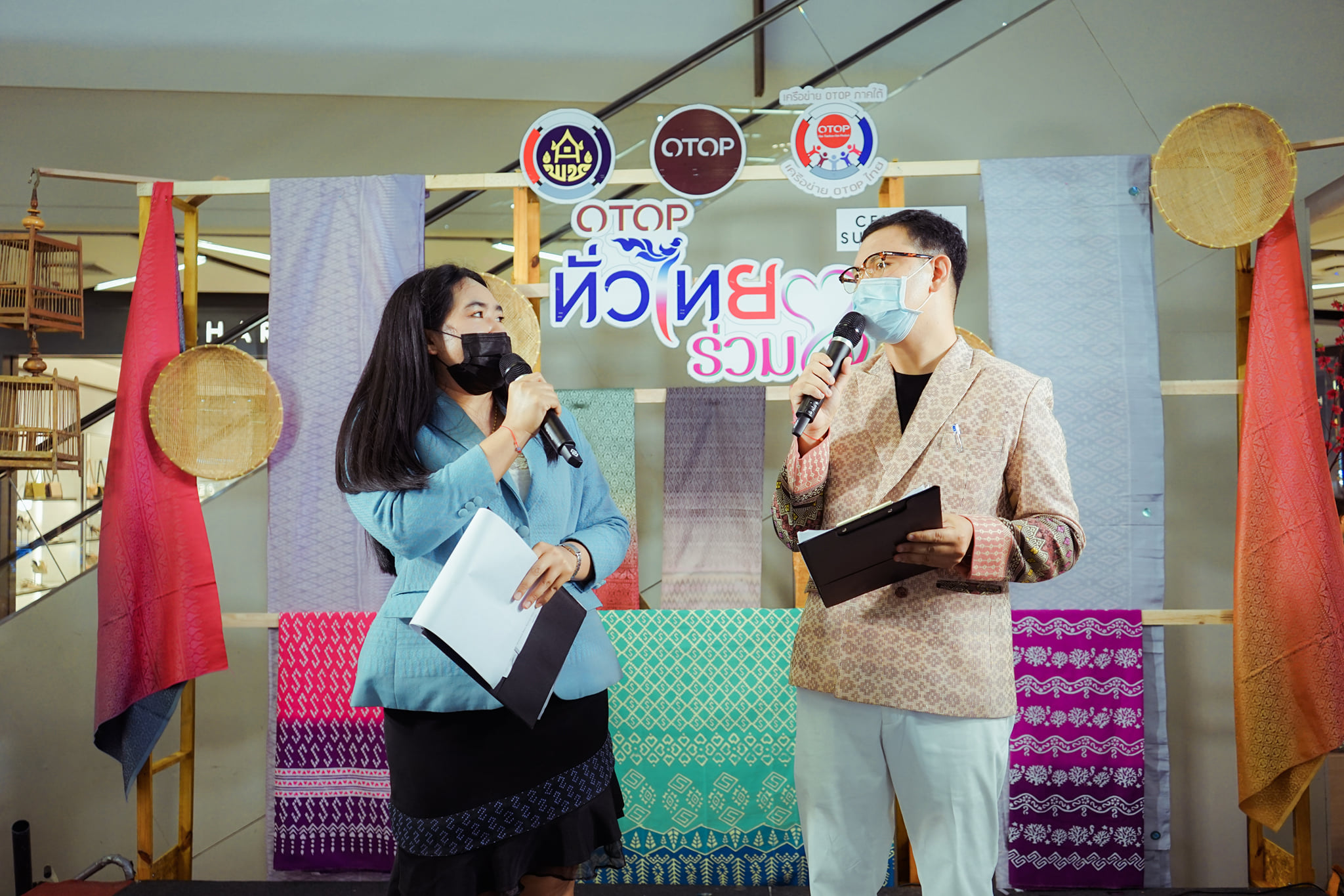 งาน “OTOP ทั่วไทย ร่วมใจสู่สุราษฎร์ธานี” ยกทัพสินค้า OTOP ชื่อดังจากทั่วประเทศมาไว้ที่เดียว อาหาร ของใช้ เสื้อผ้า เครื่องประดับ กว่า 80 บูท