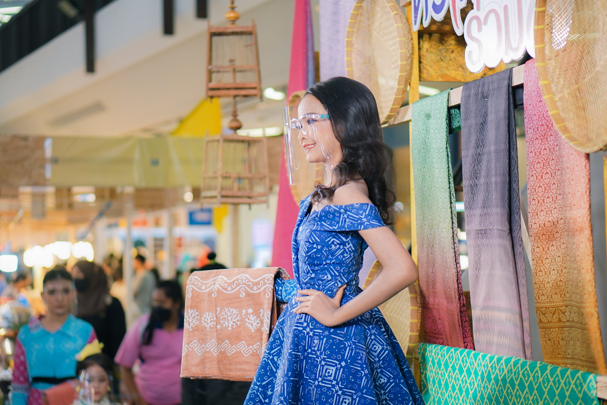 งาน “OTOP ทั่วไทย ร่วมใจสู่สุราษฎร์ธานี” ยกทัพสินค้า OTOP ชื่อดังจากทั่วประเทศมาไว้ที่เดียว อาหาร ของใช้ เสื้อผ้า เครื่องประดับ กว่า 80 บูท