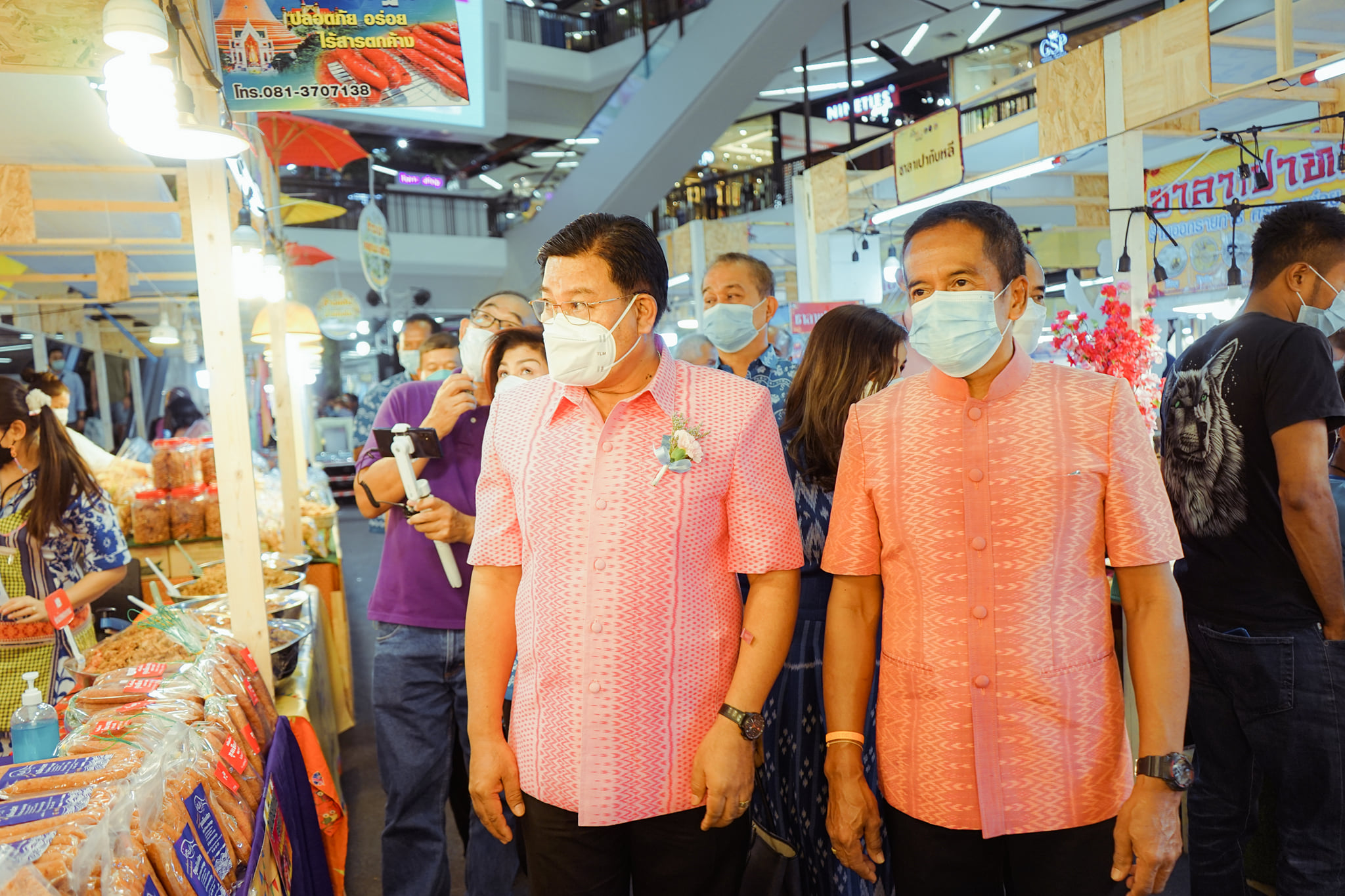 งาน “OTOP ทั่วไทย ร่วมใจสู่สุราษฎร์ธานี” ยกทัพสินค้า OTOP ชื่อดังจากทั่วประเทศมาไว้ที่เดียว อาหาร ของใช้ เสื้อผ้า เครื่องประดับ กว่า 80 บูท