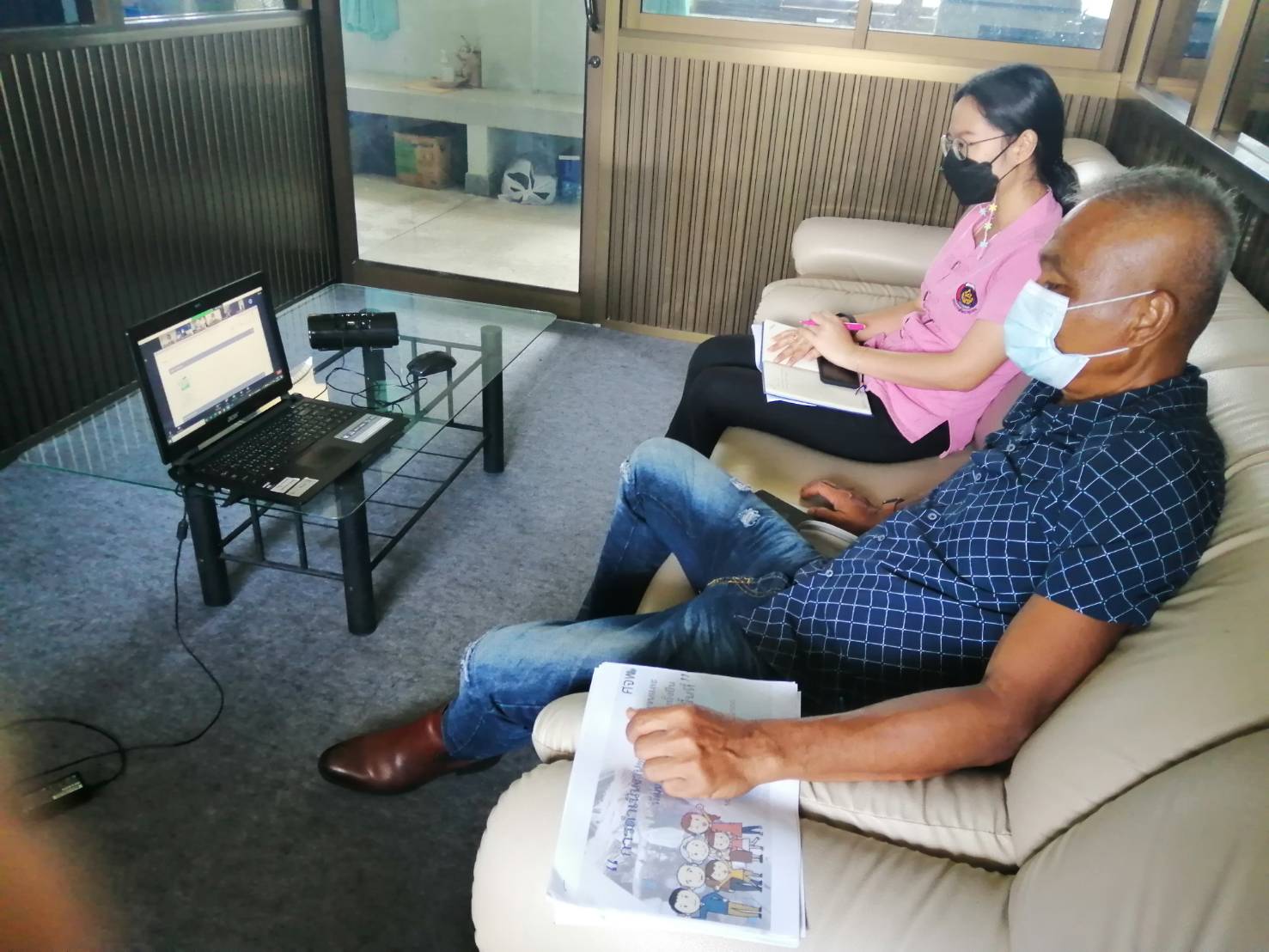 พช.สุราษฎร์ฯ ฟอร์มทีมไม่ยั้ง…ร่วมประชุมเร่งรัดขับเคลื่อนการดำเนินงานขจัดความยากจนและพัฒนาคนทุกช่วงวัยอย่างยั่งยืนในระดับพื้นที่ เขตตรวจราชการที่ 5 และ 18 กับผู้ ตรวจการกรมการพัฒนาชุมชน