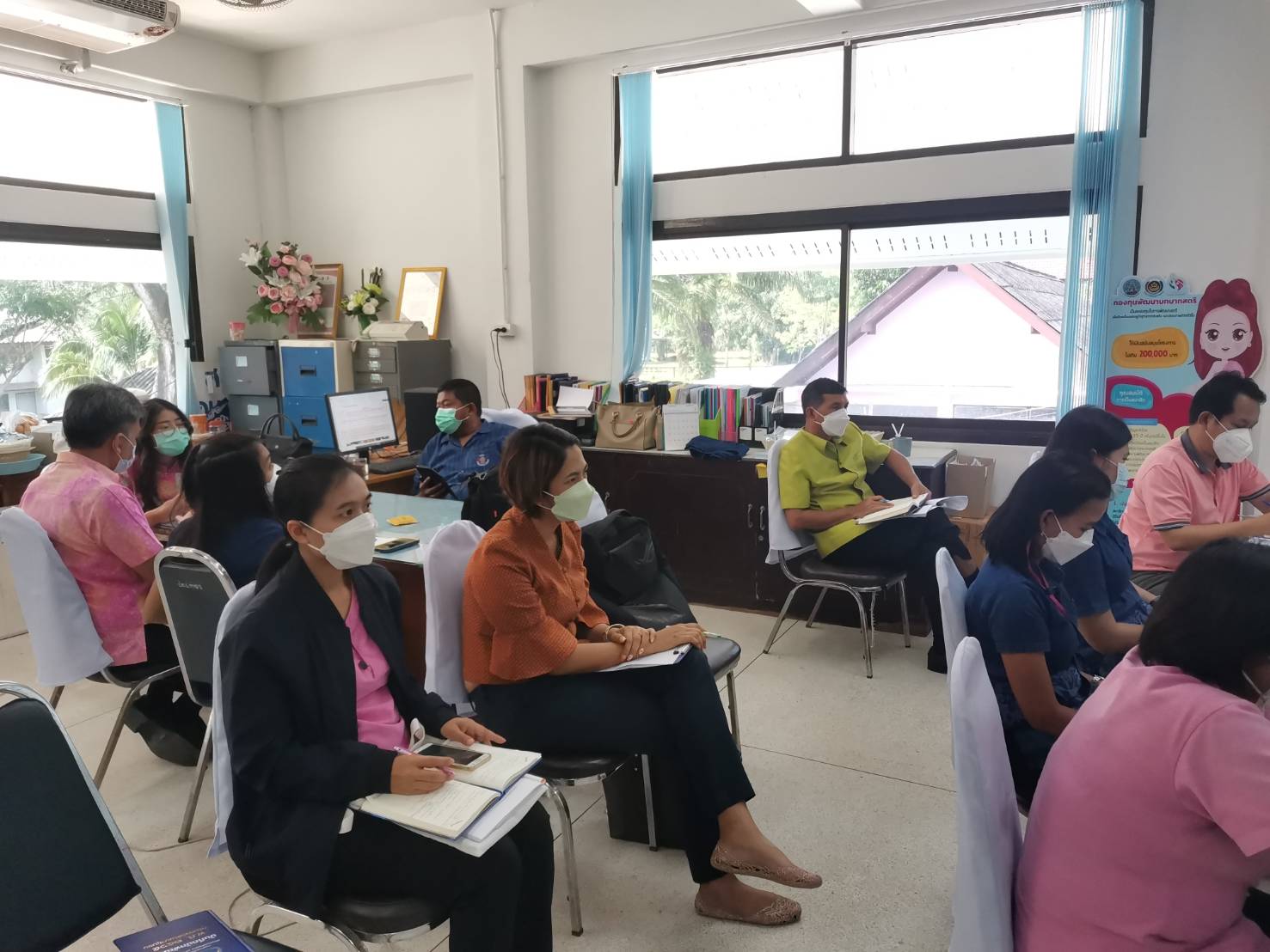 พช.สุราษฎร์ฯ ฟอร์มทีมไม่ยั้ง…ร่วมประชุมเร่งรัดขับเคลื่อนการดำเนินงานขจัดความยากจนและพัฒนาคนทุกช่วงวัยอย่างยั่งยืนในระดับพื้นที่ เขตตรวจราชการที่ 5 และ 18 กับผู้ ตรวจการกรมการพัฒนาชุมชน