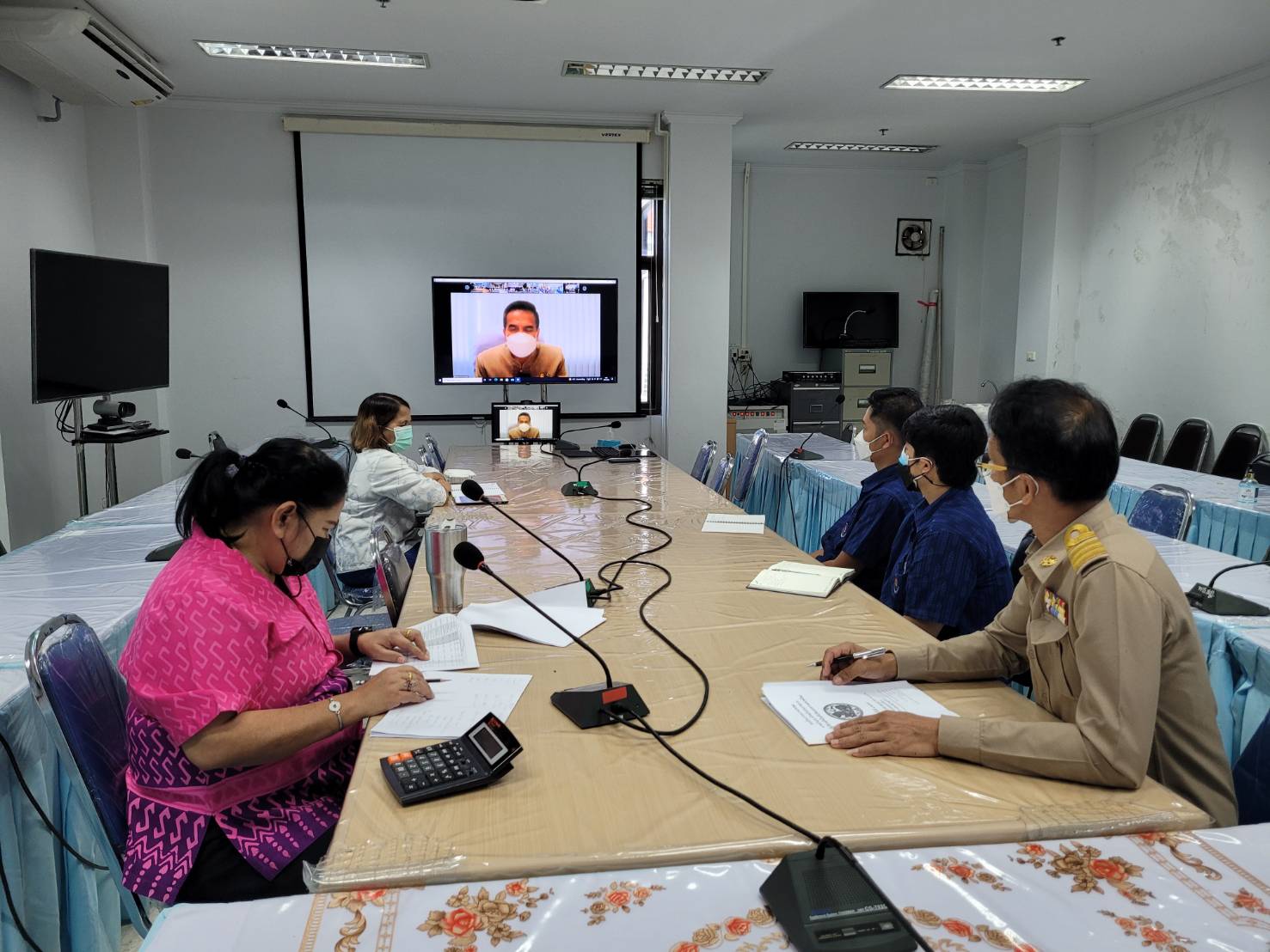 พช.สุราษฎร์ฯ ฟอร์มทีมไม่ยั้ง…ร่วมประชุมเร่งรัดขับเคลื่อนการดำเนินงานขจัดความยากจนและพัฒนาคนทุกช่วงวัยอย่างยั่งยืนในระดับพื้นที่ เขตตรวจราชการที่ 5 และ 18 กับผู้ ตรวจการกรมการพัฒนาชุมชน