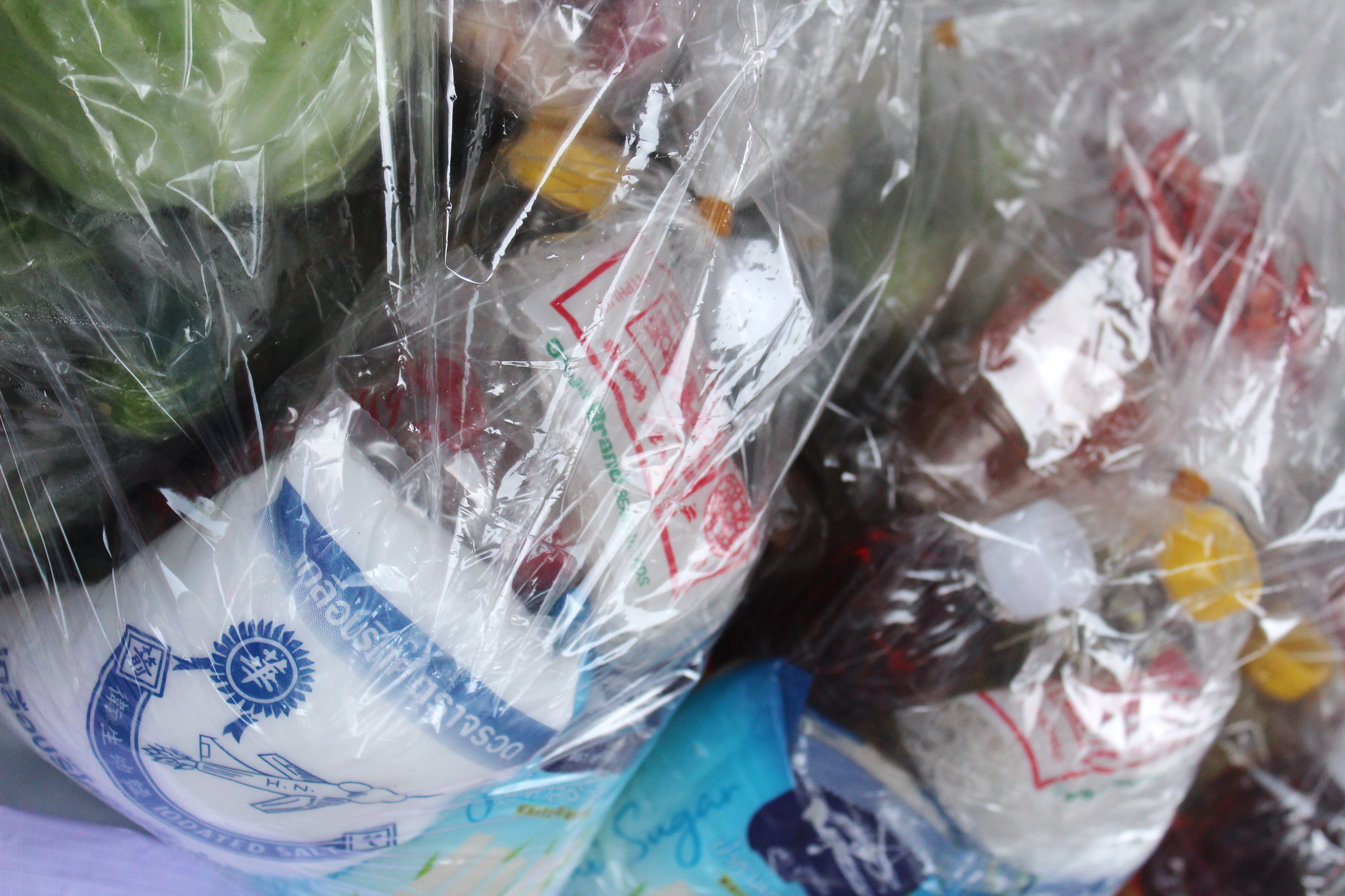 กองทุนพัฒนาบทบาทสตรีจังหวัดสุราษฎร์ธานี พร้อมใจมอบสิ่งของ อุปโภค บริโภค ให้กับตู้ปันสุขเนื่องในวันสตรีสากล ภายใต้ชื่อโครงการ “พลังสตรีเมืองคนดี ช่วยเหลือผู้ด้อยโอกาส เนื่องในวันสตรีสากล” ประจำปี 2565