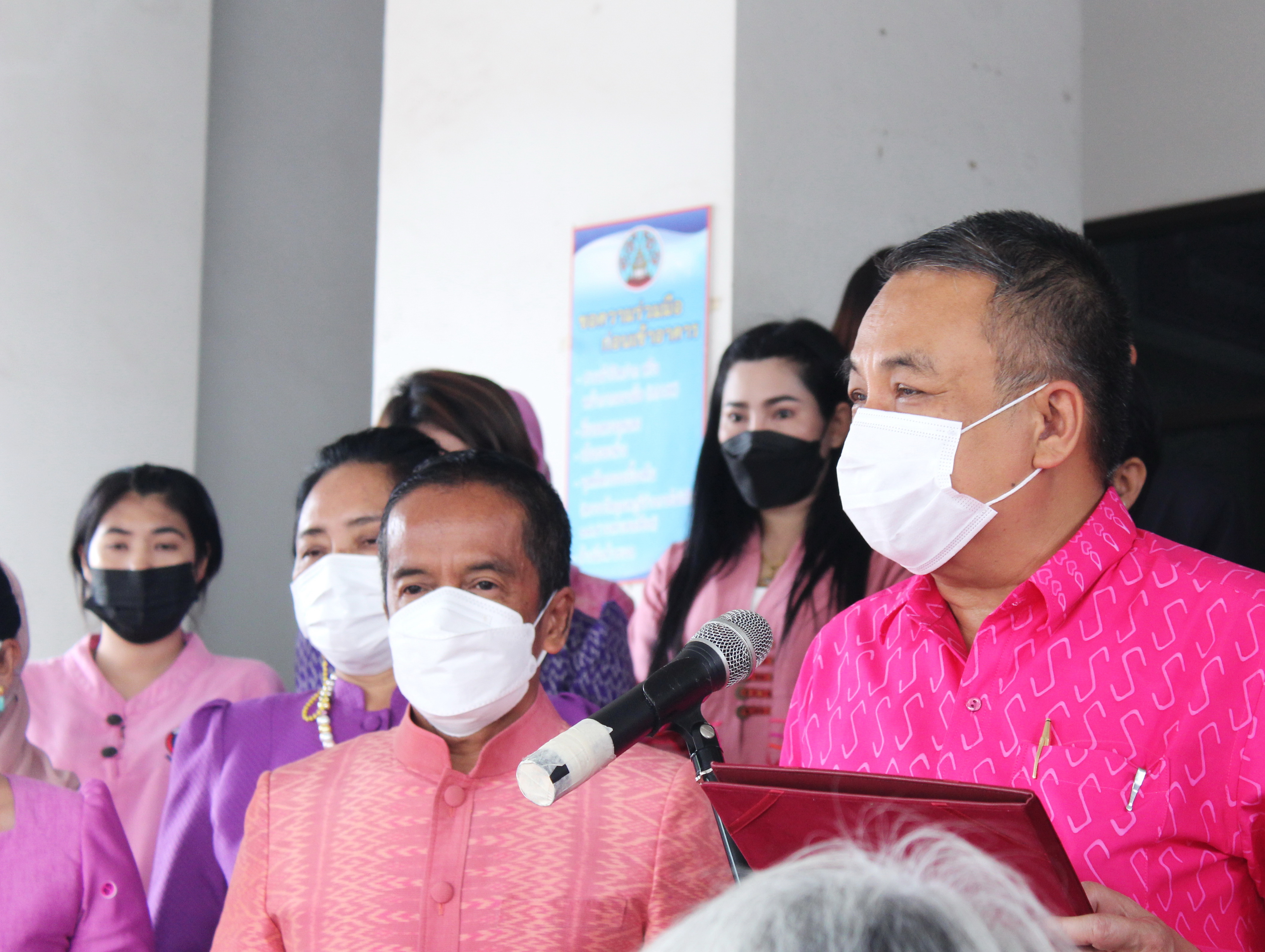 กองทุนพัฒนาบทบาทสตรีจังหวัดสุราษฎร์ธานี พร้อมใจมอบสิ่งของ อุปโภค บริโภค ให้กับตู้ปันสุขเนื่องในวันสตรีสากล ภายใต้ชื่อโครงการ “พลังสตรีเมืองคนดี ช่วยเหลือผู้ด้อยโอกาส เนื่องในวันสตรีสากล” ประจำปี 2565