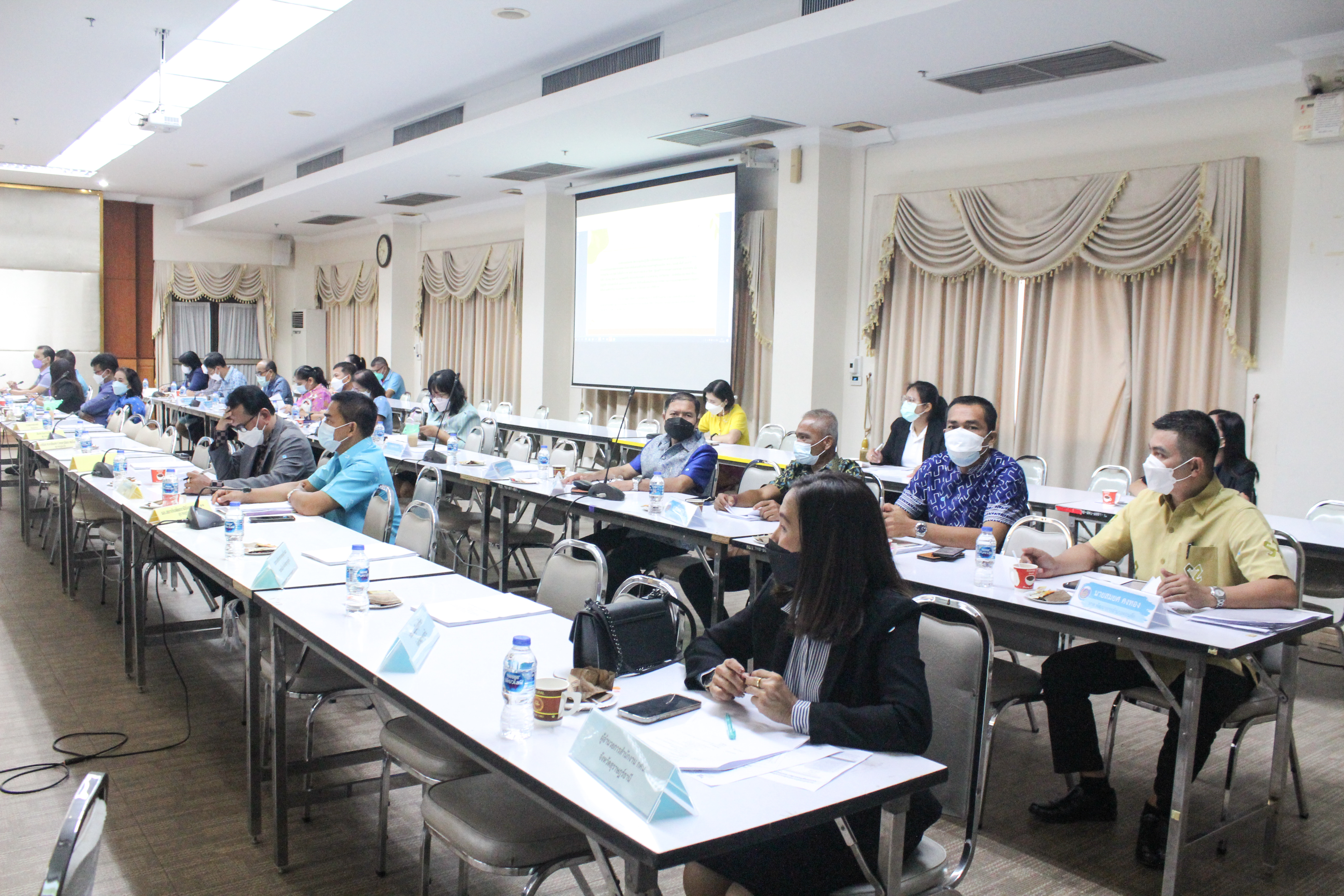 “ผู้ว่าสุราษฎร์ฯ ขานรับนโยบาย มท1. จัดทัพปูพรมเดินหน้าแก้จน คนสุราษฎร์ฯ”