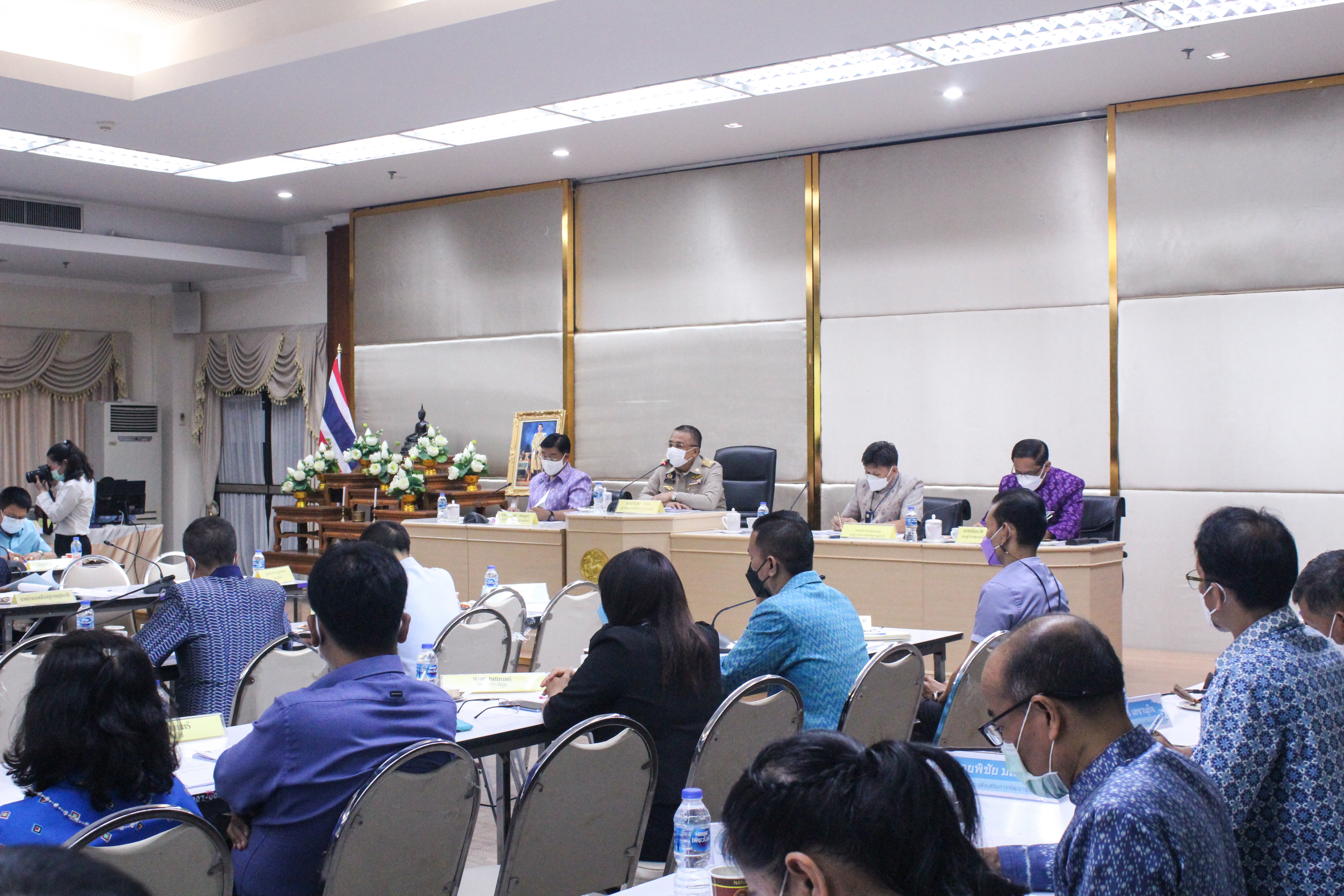 “ผู้ว่าสุราษฎร์ฯ ขานรับนโยบาย มท1. จัดทัพปูพรมเดินหน้าแก้จน คนสุราษฎร์ฯ”