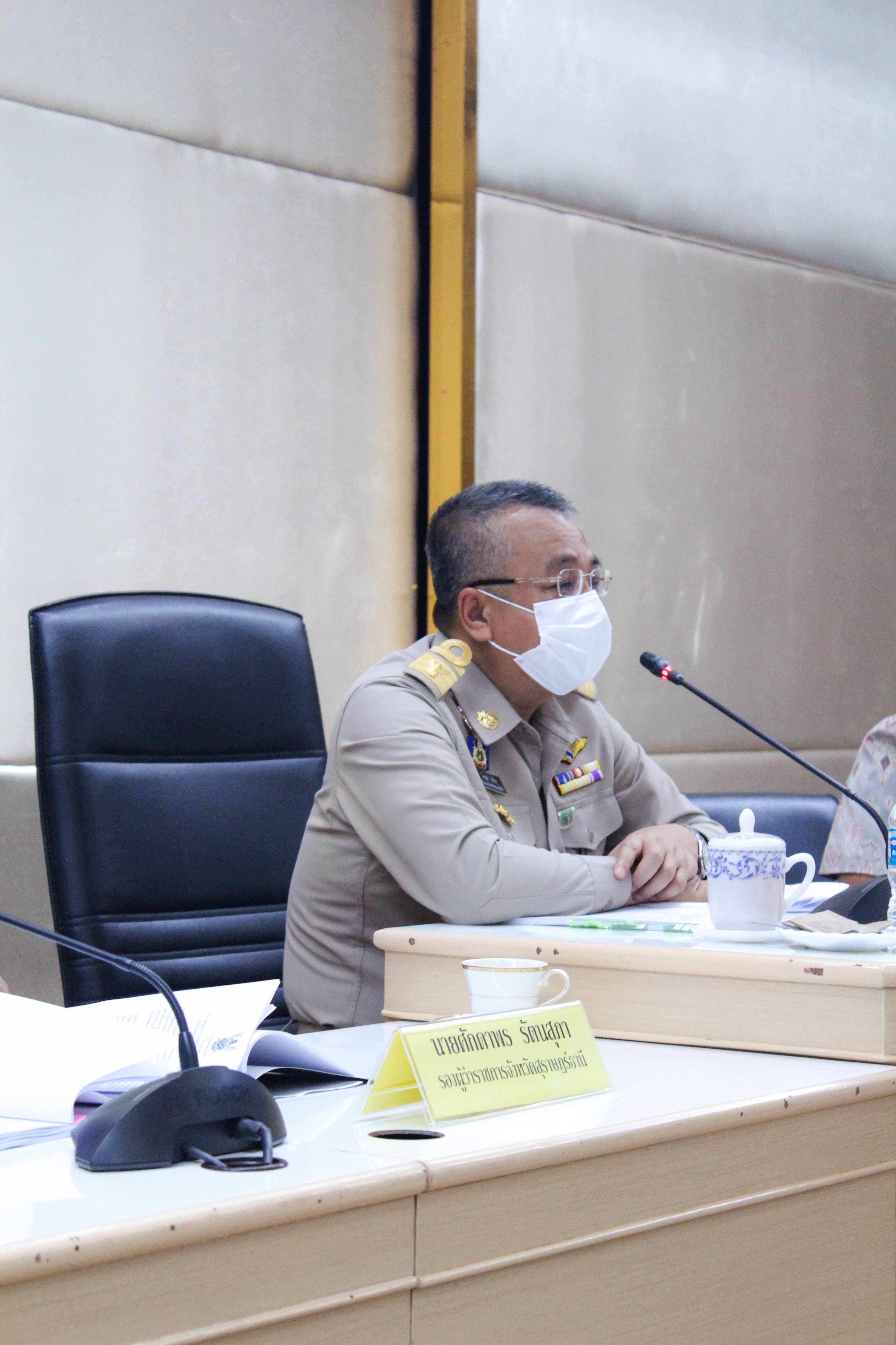 “ผู้ว่าสุราษฎร์ฯ ขานรับนโยบาย มท1. จัดทัพปูพรมเดินหน้าแก้จน คนสุราษฎร์ฯ”