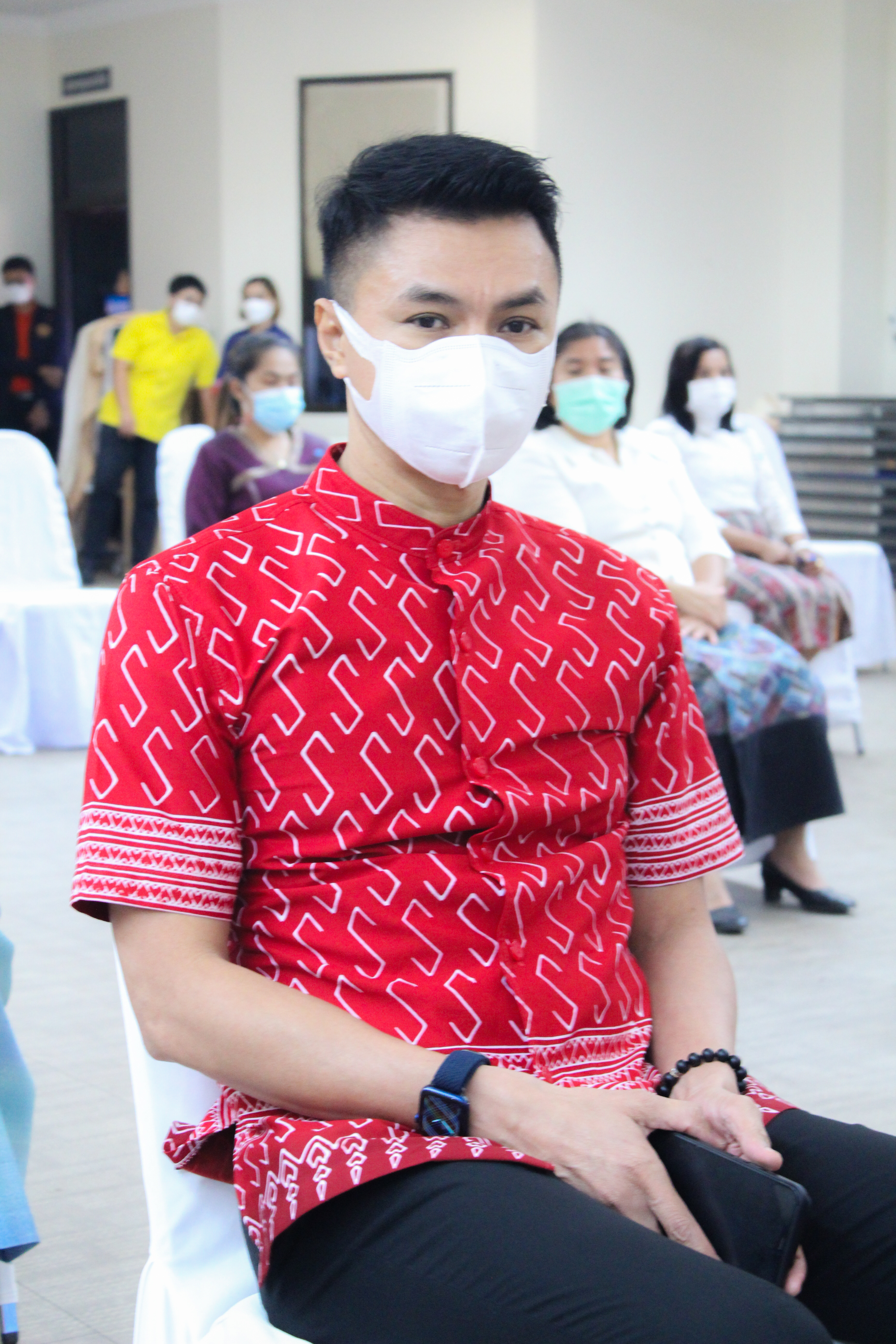 พช.สุราษฎร์ฯ ร่วมพิธีมอบผ้ายกราชวัตรโคม ลายผ้าอันเป็นอัตลักษณ์ประจำจังหวัดสุราษฎร์ธานี