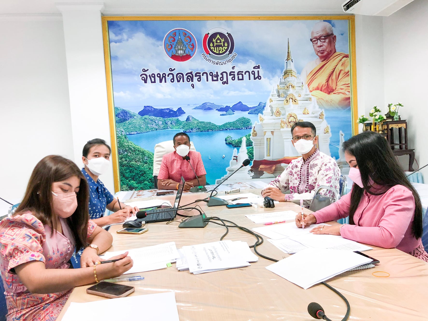พช.สุราษฎร์ทีม จัดประชุมคณะกรรมการ…สานพลังเครือข่าย “โคก หนอง นา” ระดับจังหวัด