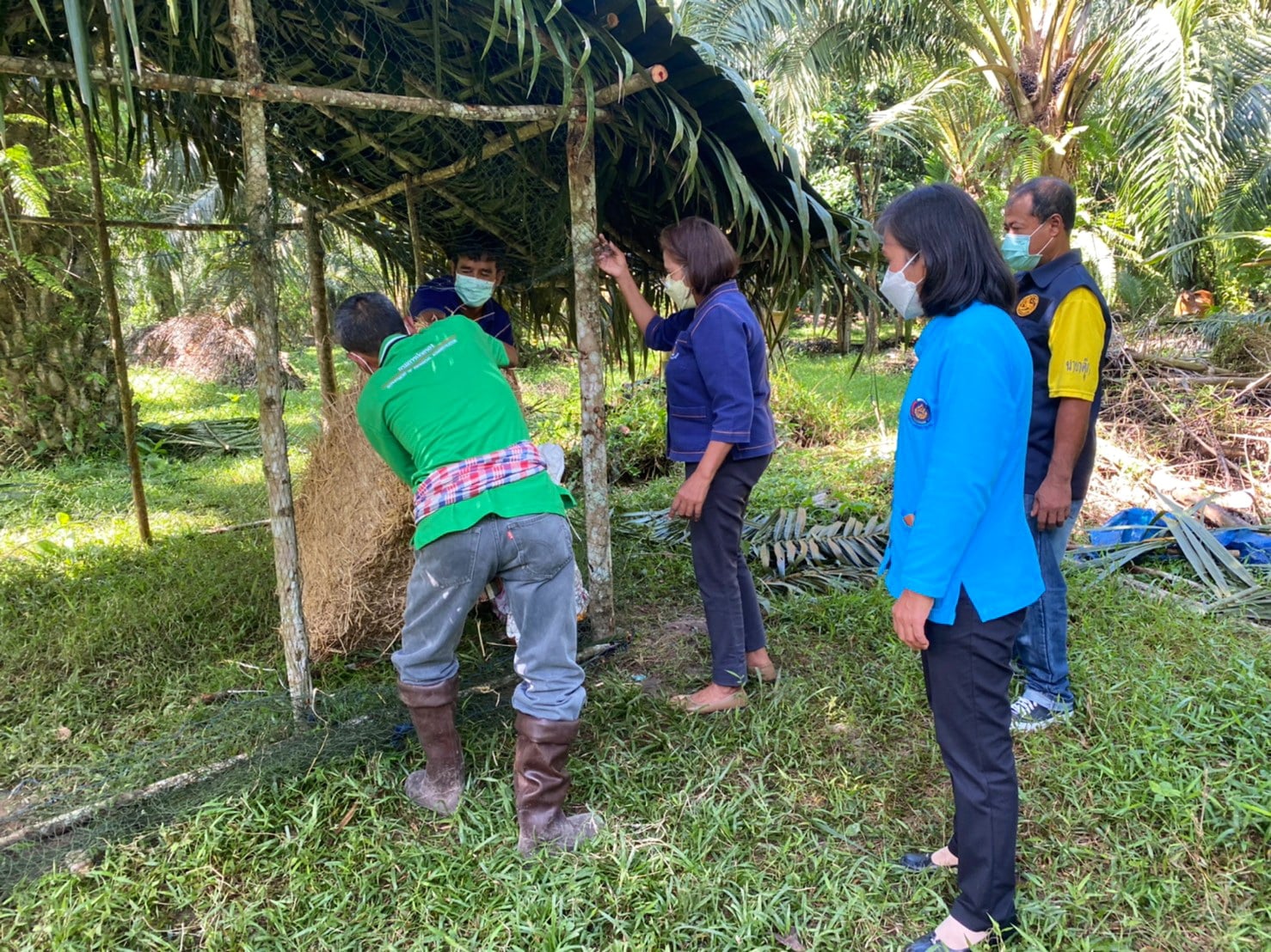 ศจพ.อ.พระแสง ยกทัพจัดขบวนแก้จน…สร้างความมั่นคงแก่ครัวเรือนเปราะบาง