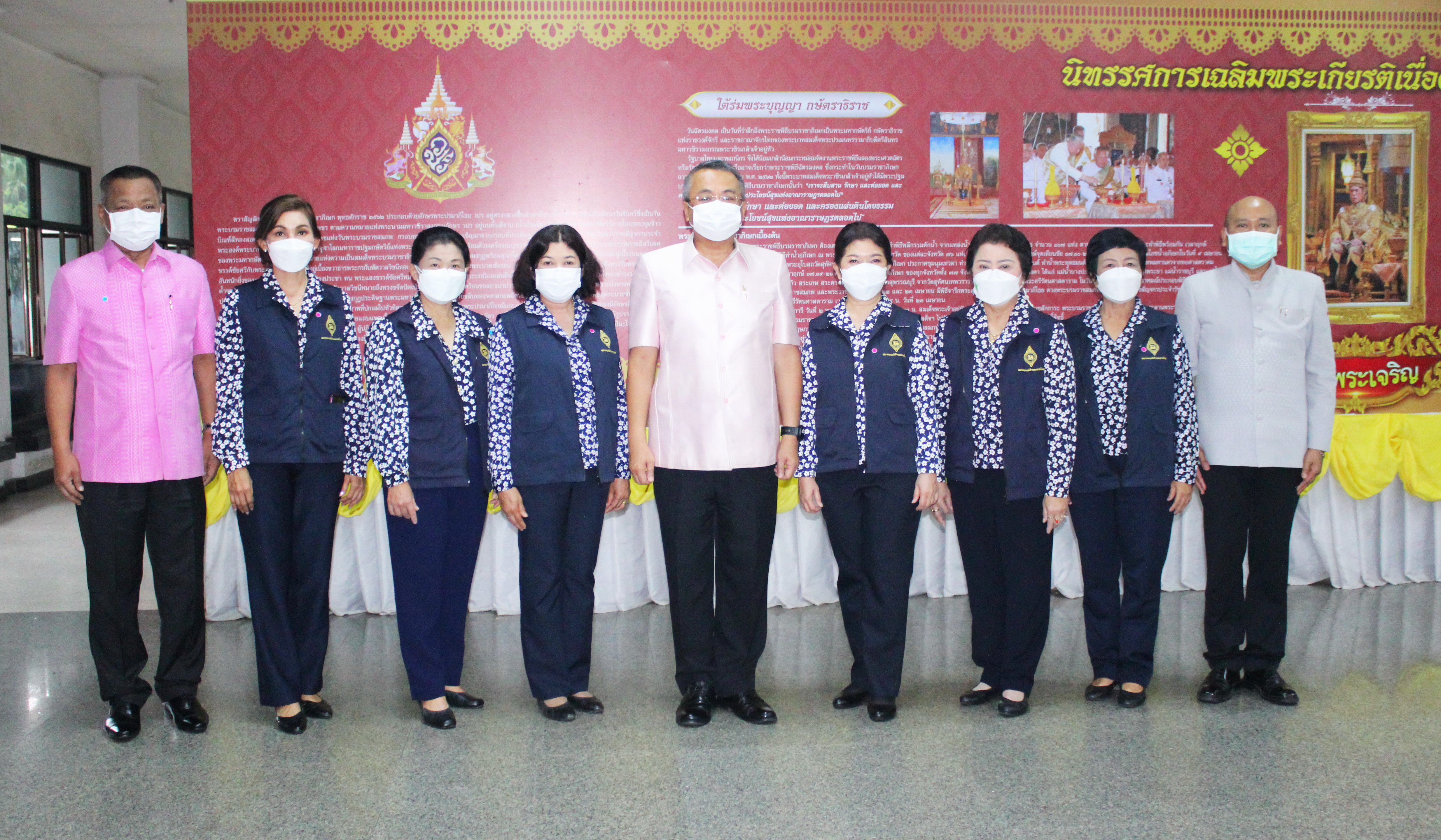 ผู้ว่าสุราษฎร์ฯ นำทัพรับมอบสิ่งของเครื่องใช้ พันธุ์พืช/พันธุ์สัตว์ เพื่อสนับสนุนและช่วยเหลือครัวเรือนเปราะบางจังหวัดสุราษฎร์ธานี