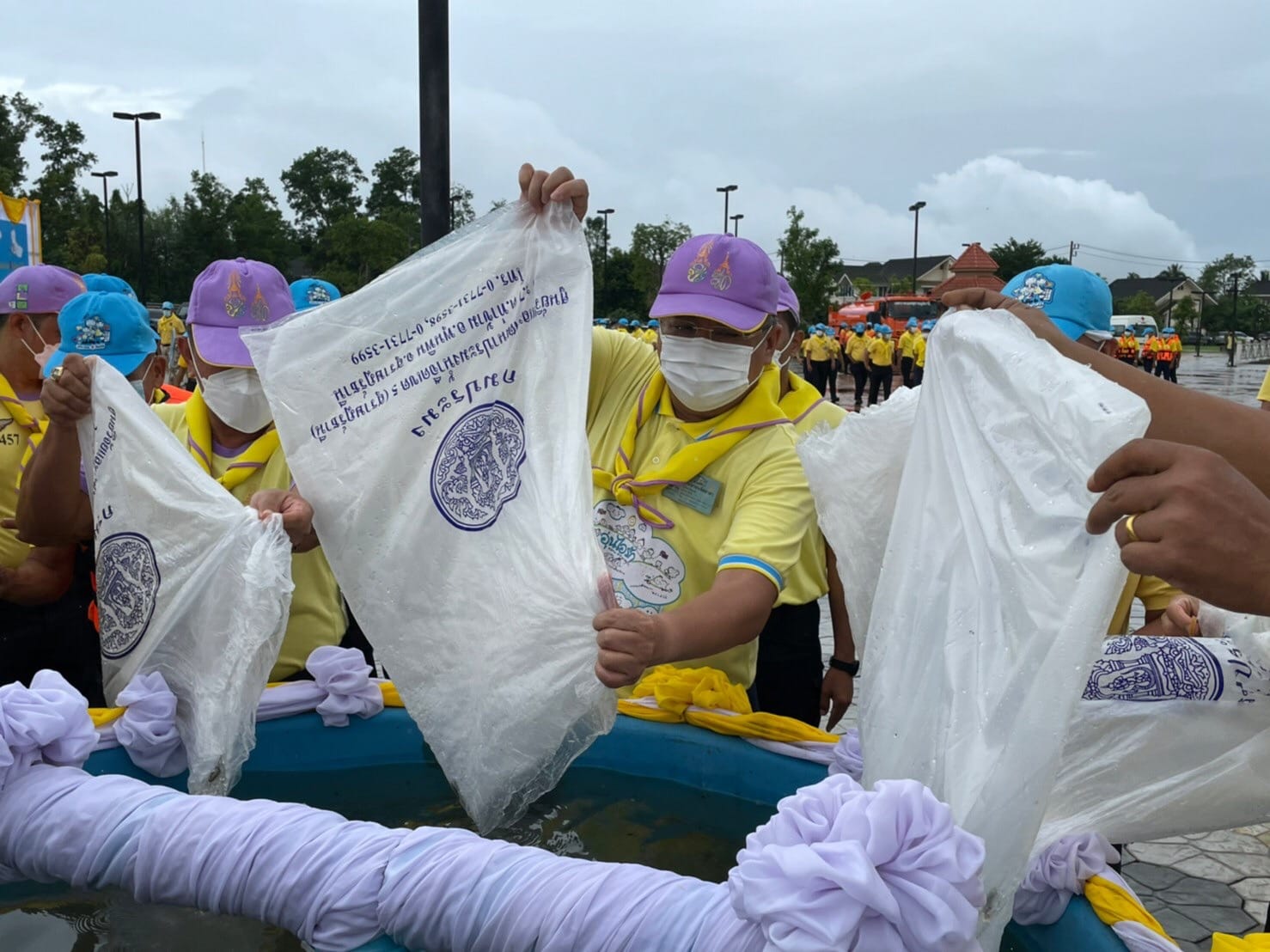 พช.สุราษฎร์ฯ น้อมสำนึกในพระมหากรุณาธิคุณ ร่วมกิจกรรมจิตอาสาพัฒนาปรับภูมิทัศน์บึงขุนทะเลและจิตอาสาบริการเพื่อบรรเทาความเดือดร้อน เฉพาะหน้าประชาชนในช่วงสถานการณ์การแพร่ระบาดของโรคติดเชื้อไวรัสโคโรนา 2019 จังหวัดสุราษฎร์ธานี