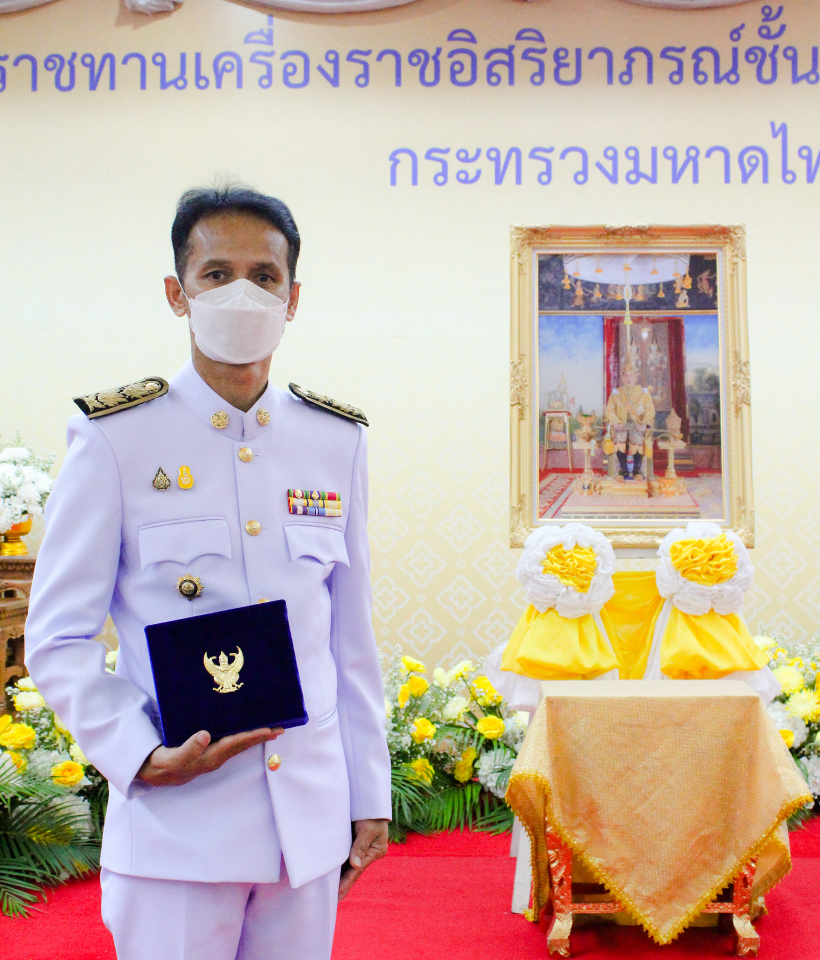 พช.สุราษฎร์ฯ ร่วมแสดงความยินดีและเป็นเกียรติแก่ ผู้อำนวยการกลุ่มงานส่งเสริมการพัฒนาชุมชน และ ผู้อำนวยการกลุ่มงานยุทธศาสตร์การพัฒนาชุมชน เนื่องในโอกาสรับพระราชทานเครื่องราชอิสริยาภรณ์ชั้นสายสะพาย