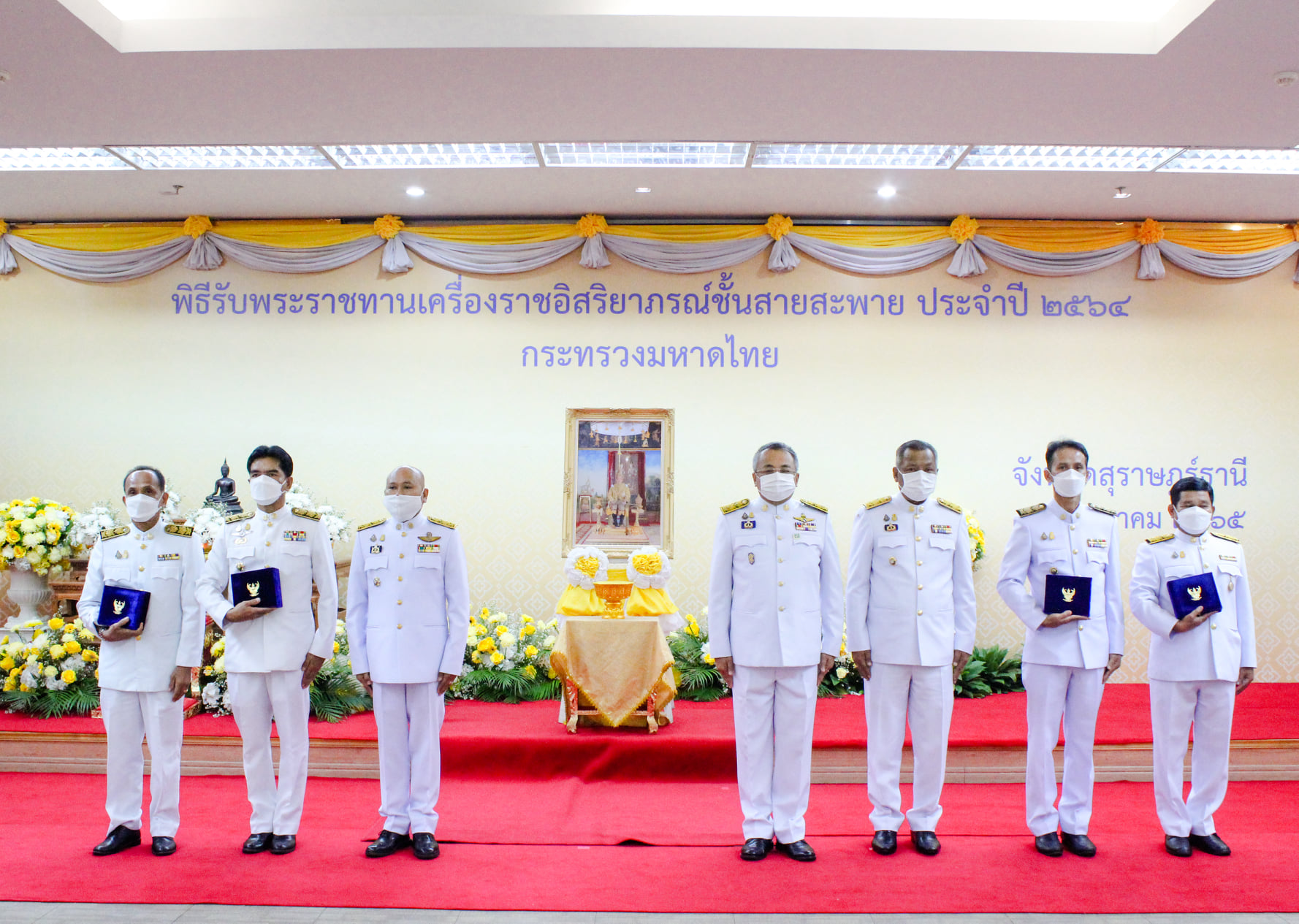 พช.สุราษฎร์ฯ ร่วมแสดงความยินดีและเป็นเกียรติแก่ ผู้อำนวยการกลุ่มงานส่งเสริมการพัฒนาชุมชน และ ผู้อำนวยการกลุ่มงานยุทธศาสตร์การพัฒนาชุมชน เนื่องในโอกาสรับพระราชทานเครื่องราชอิสริยาภรณ์ชั้นสายสะพาย