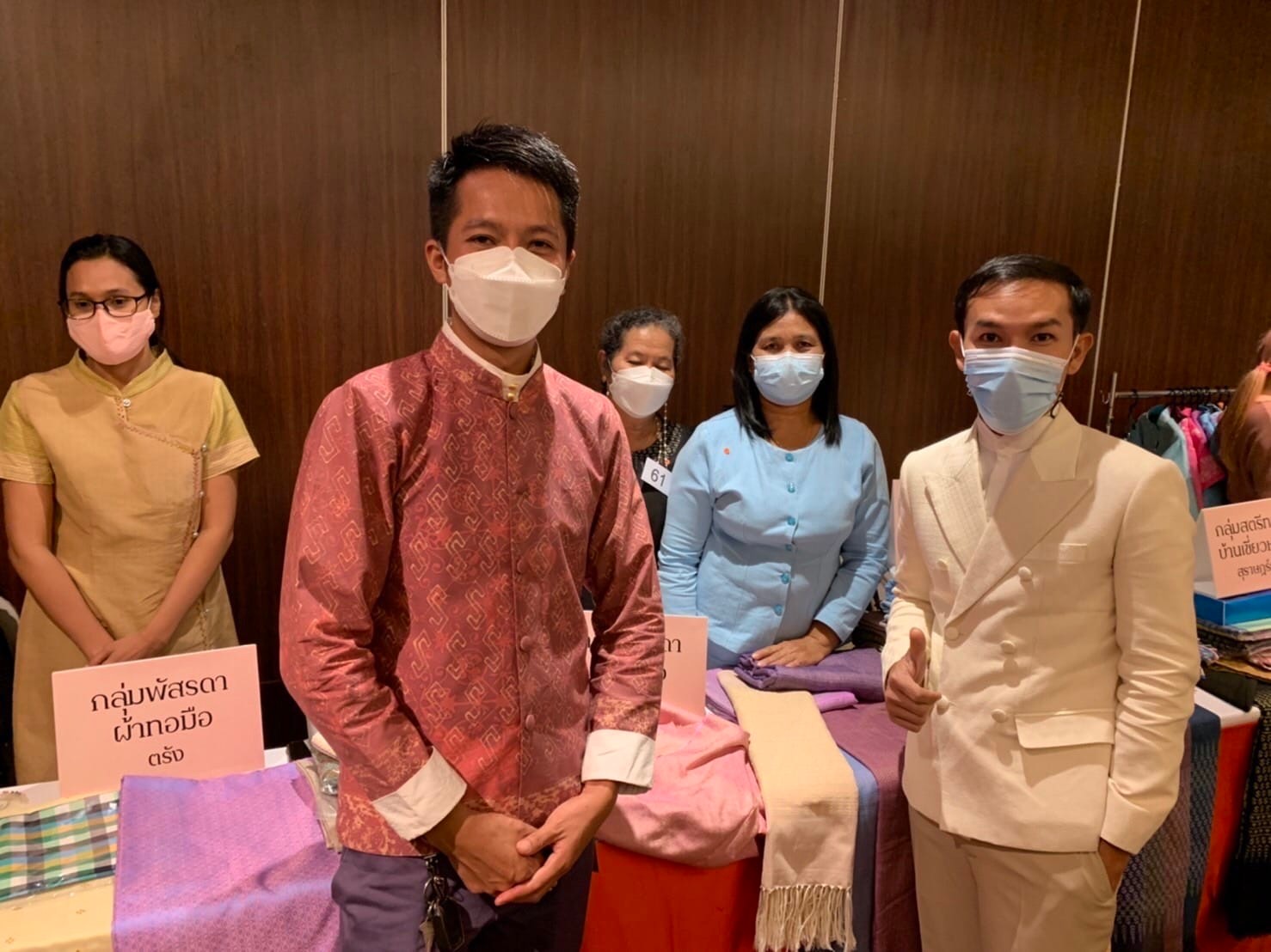 พช.สุราษฎร์ฯ ควงแขนผู้ประกอบการผ้าไทยในจังหวัด ร่วมโครงการพัฒนาศักยภาพและเพิ่มช่องทางการตลาดให้กับผู้ประกอบการ OTOP ผ้าไทย ณ โรงแรมบุรีศรีภู คอนเวนชั่น เซ็นเตอร์ อำเภอหาดใหญ่ จังหวัดสงขลา