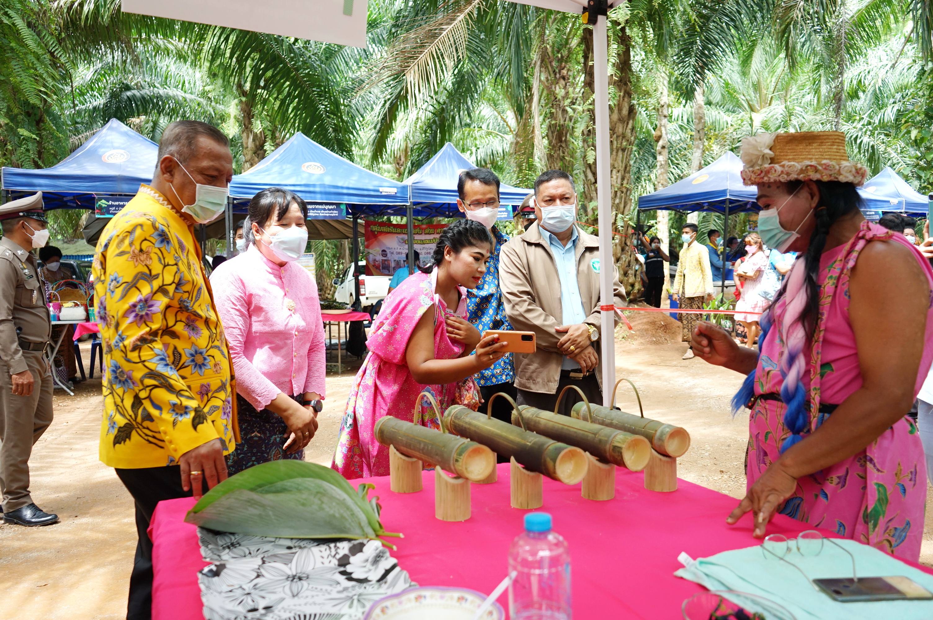 บ้านน้ำราดปลื้มปิติ พช.คีรีรัฐนิคมเปิดตัวกิจกรรม “D-HOPE บ้านน้ำราด ธรรมชาติแห่งป่าต้นน้ำ” ตามโครงการจัดกิจกรรมส่งเสริมการเรียนรู้ที่นักท่องเที่ยวลงมือปฏิบัติ สุดยิ่งใหญ่ นักท่องเที่ยวแห่เที่ยวกันคึกคัก