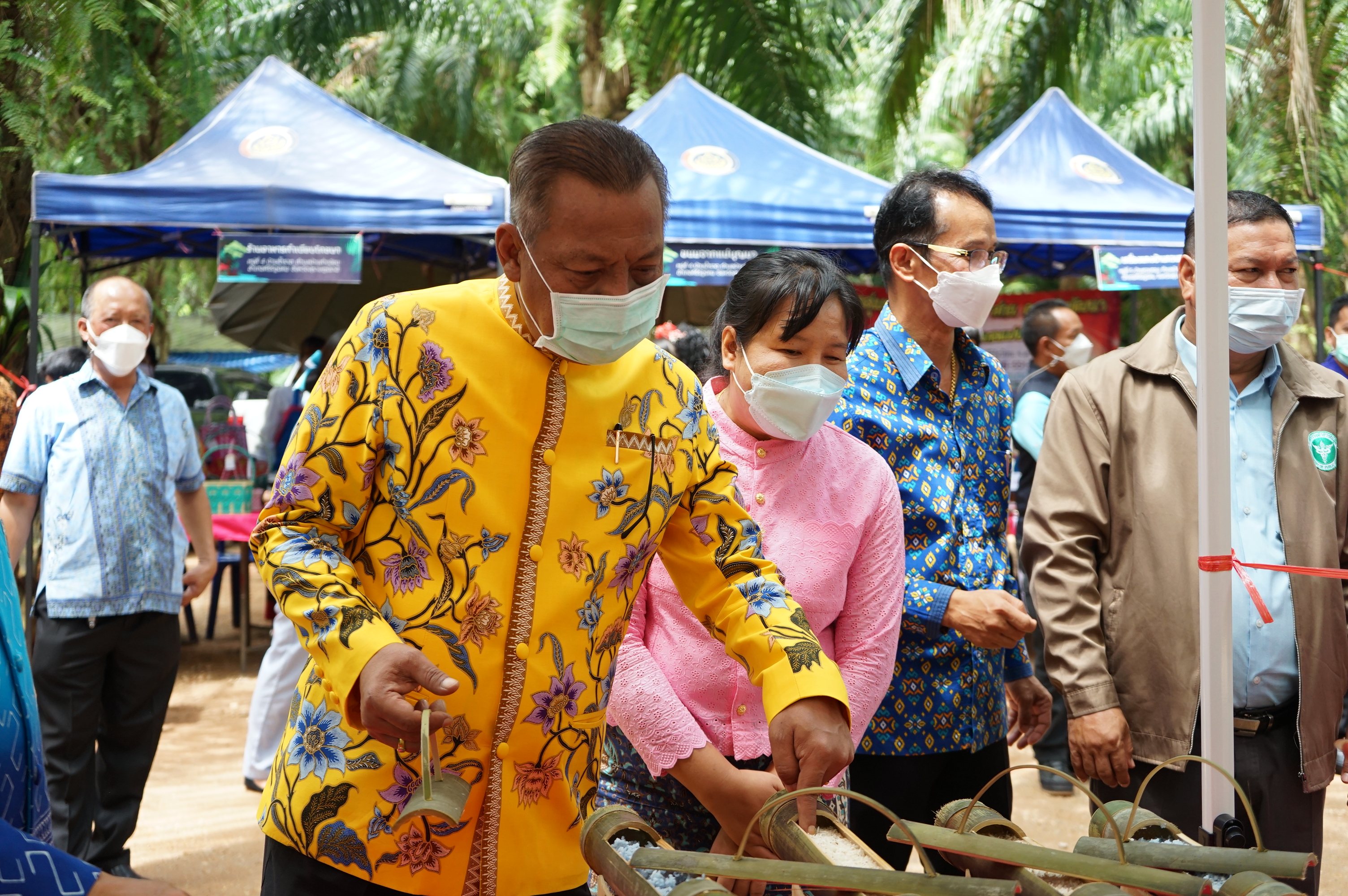 บ้านน้ำราดปลื้มปิติ พช.คีรีรัฐนิคมเปิดตัวกิจกรรม “D-HOPE บ้านน้ำราด ธรรมชาติแห่งป่าต้นน้ำ” ตามโครงการจัดกิจกรรมส่งเสริมการเรียนรู้ที่นักท่องเที่ยวลงมือปฏิบัติ สุดยิ่งใหญ่ นักท่องเที่ยวแห่เที่ยวกันคึกคัก