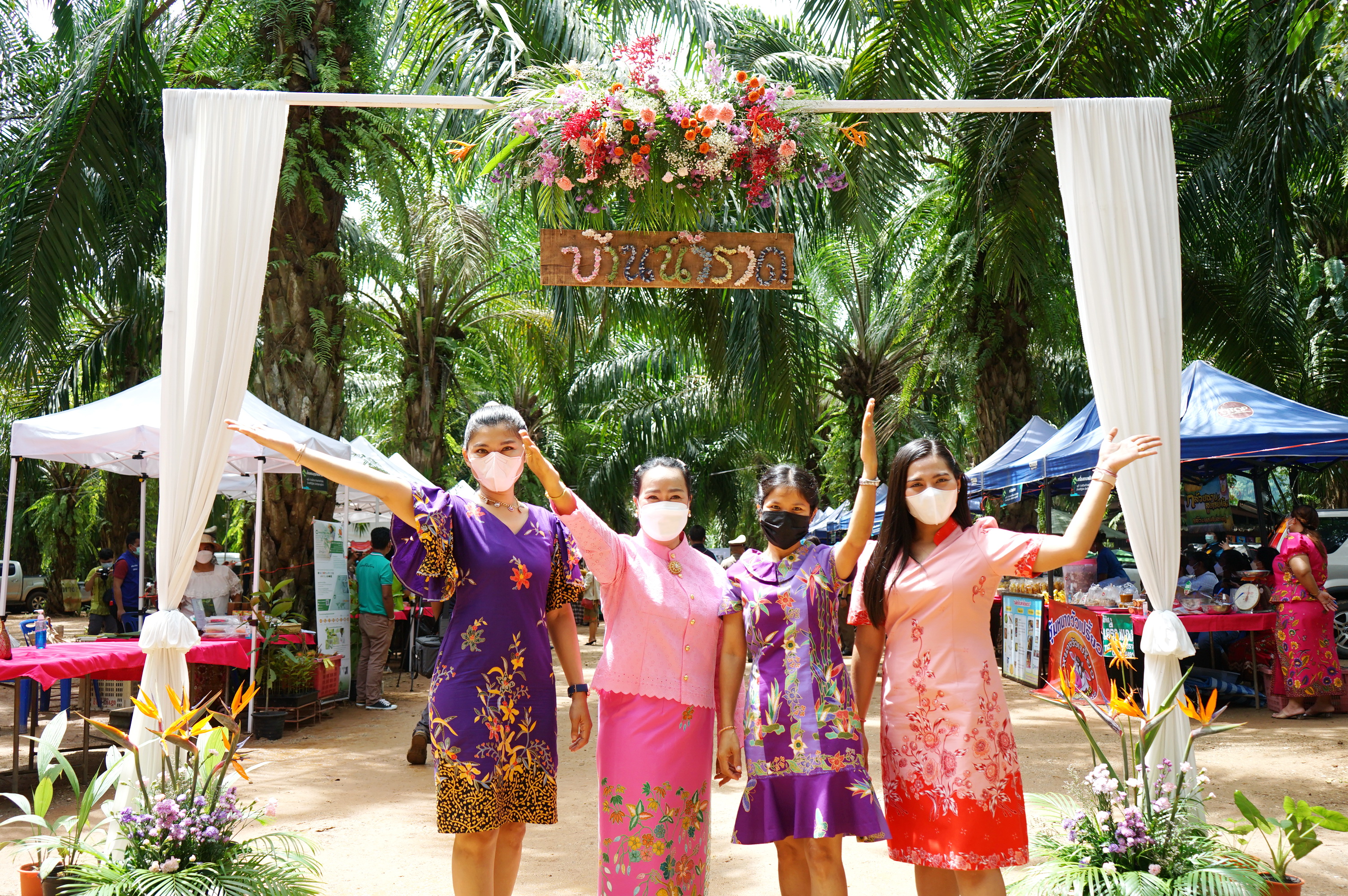 บ้านน้ำราดปลื้มปิติ พช.คีรีรัฐนิคมเปิดตัวกิจกรรม “D-HOPE บ้านน้ำราด ธรรมชาติแห่งป่าต้นน้ำ” ตามโครงการจัดกิจกรรมส่งเสริมการเรียนรู้ที่นักท่องเที่ยวลงมือปฏิบัติ สุดยิ่งใหญ่ นักท่องเที่ยวแห่เที่ยวกันคึกคัก