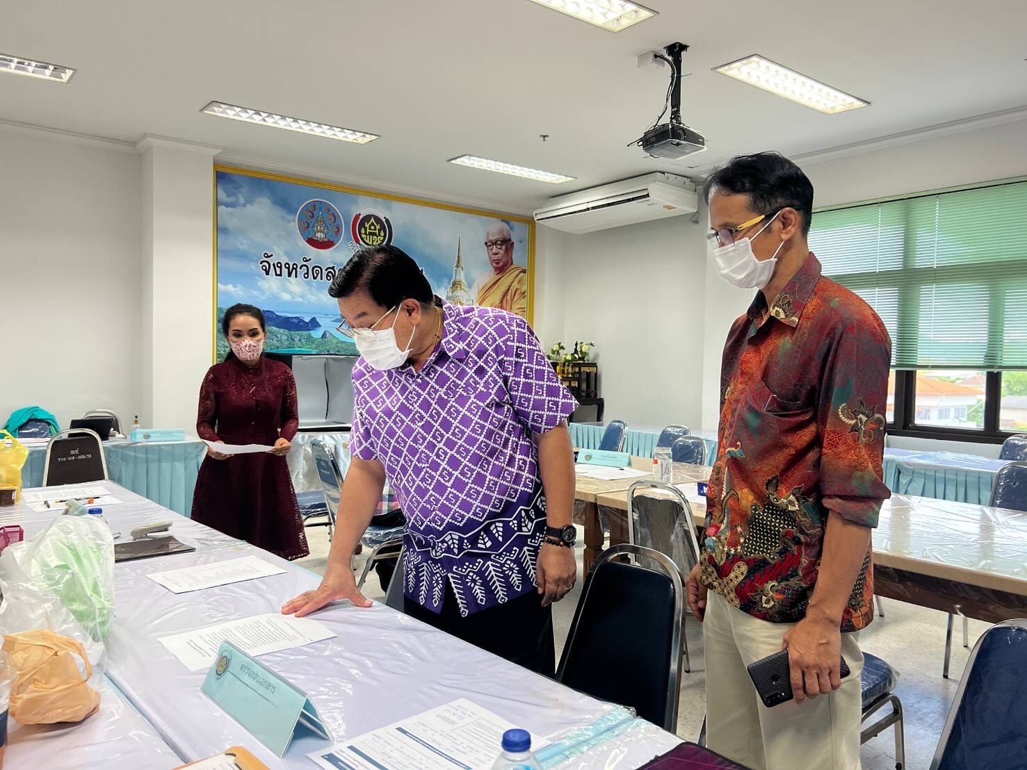 OTOP สุราษฎร์ธานีครึกครื้น ผู้ผลิต ผู้ประกอบการ นำผลิตภัณฑ์ OTOP ลงทะเบียนคัดสรรดาวกันถ้วนหน้า..