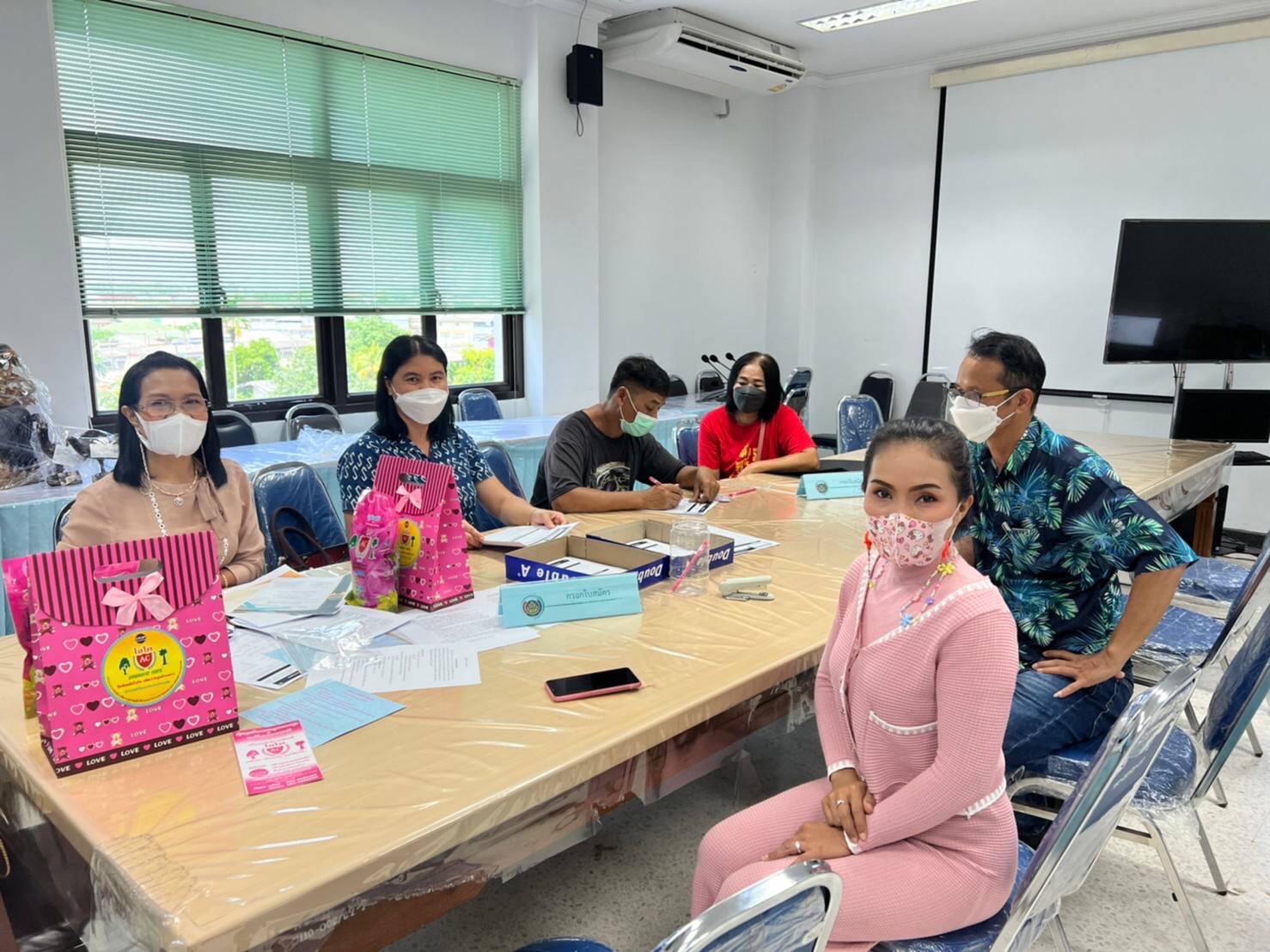 OTOP สุราษฎร์ธานีครึกครื้น ผู้ผลิต ผู้ประกอบการ นำผลิตภัณฑ์ OTOP ลงทะเบียนคัดสรรดาวกันถ้วนหน้า..