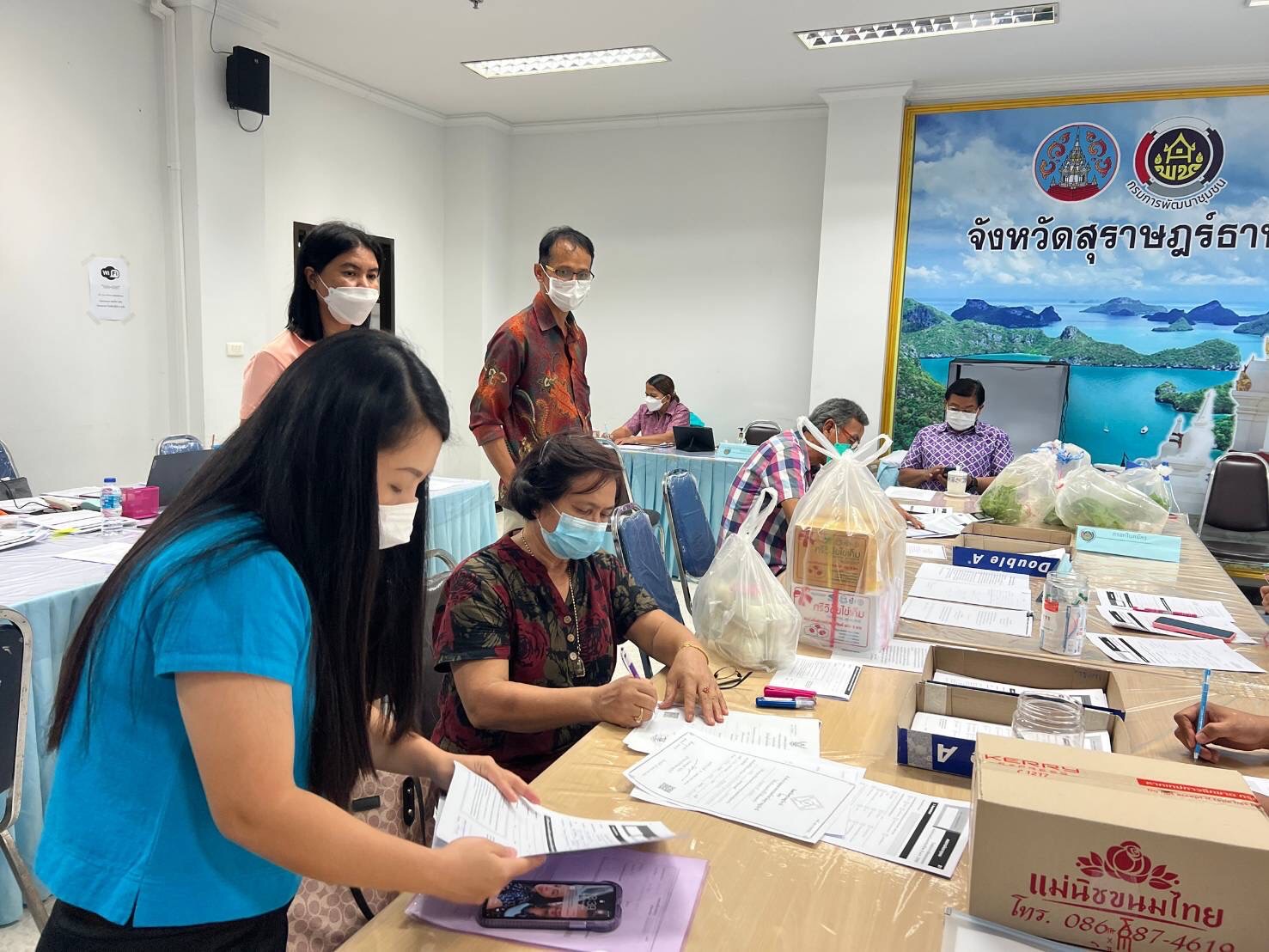 OTOP สุราษฎร์ธานีครึกครื้น ผู้ผลิต ผู้ประกอบการ นำผลิตภัณฑ์ OTOP ลงทะเบียนคัดสรรดาวกันถ้วนหน้า..