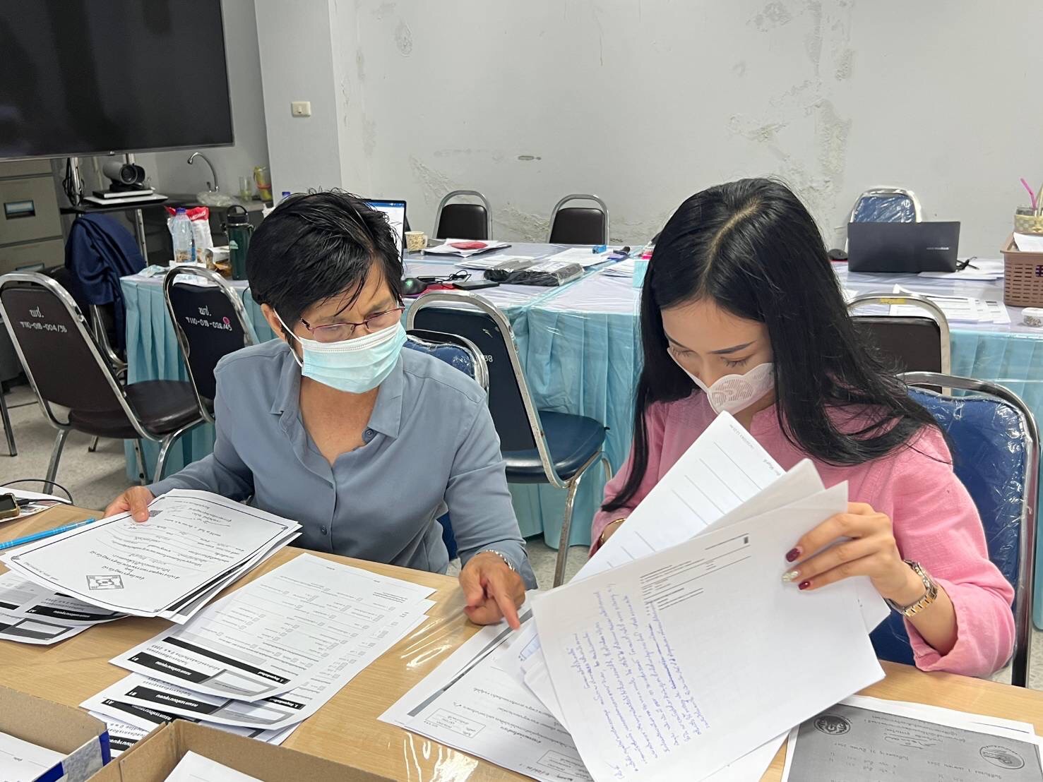 OTOP สุราษฎร์ธานีครึกครื้น ผู้ผลิต ผู้ประกอบการ นำผลิตภัณฑ์ OTOP ลงทะเบียนคัดสรรดาวกันถ้วนหน้า..