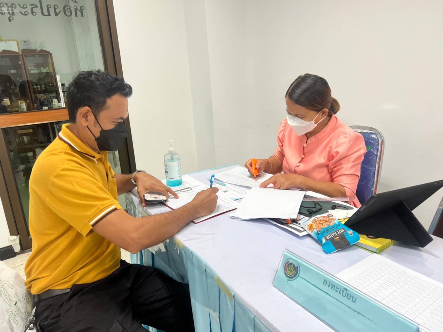 OTOP สุราษฎร์ธานีครึกครื้น ผู้ผลิต ผู้ประกอบการ นำผลิตภัณฑ์ OTOP ลงทะเบียนคัดสรรดาวกันถ้วนหน้า..